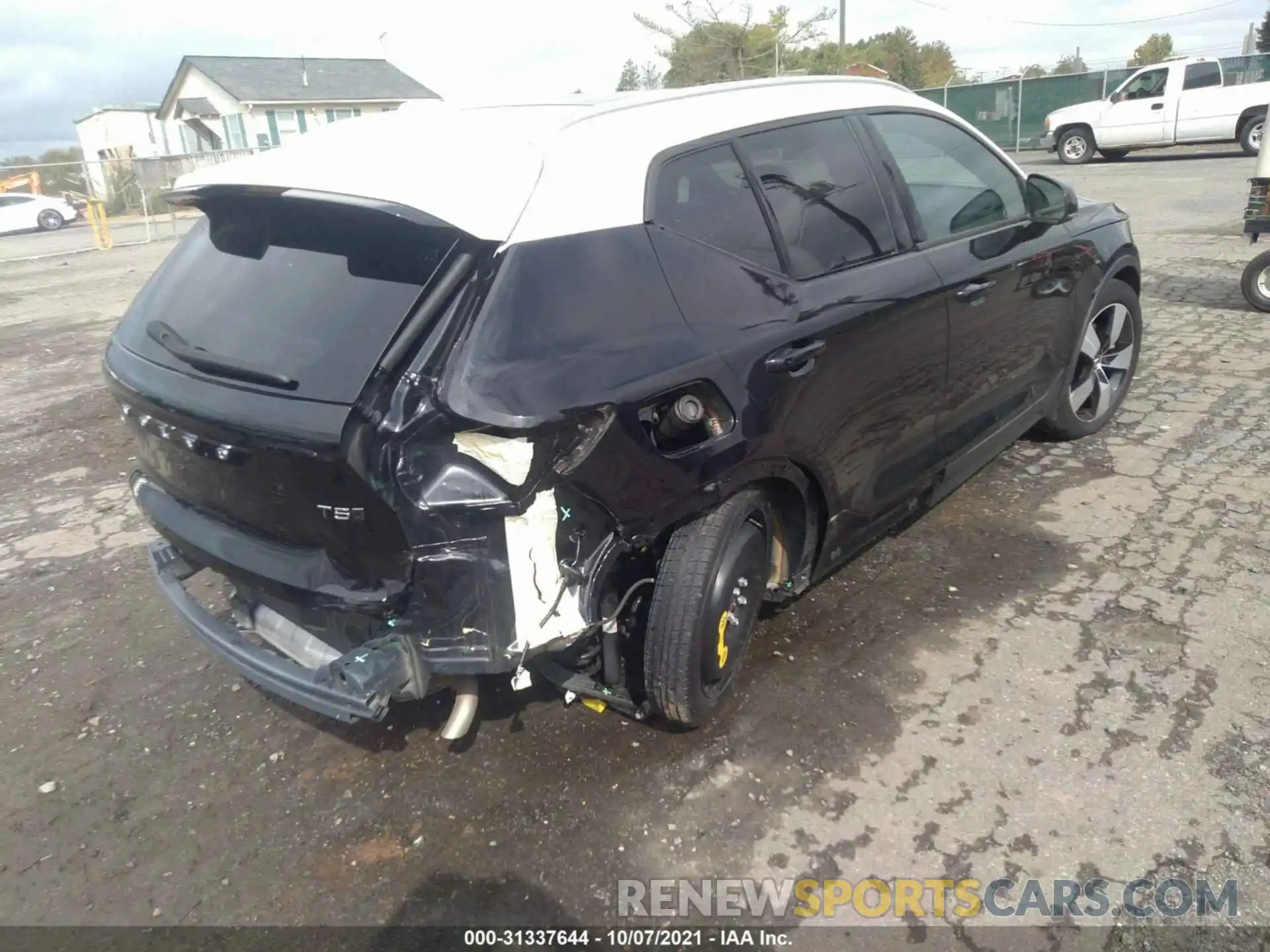 4 Photograph of a damaged car YV4162UK6L2179614 VOLVO XC40 2020