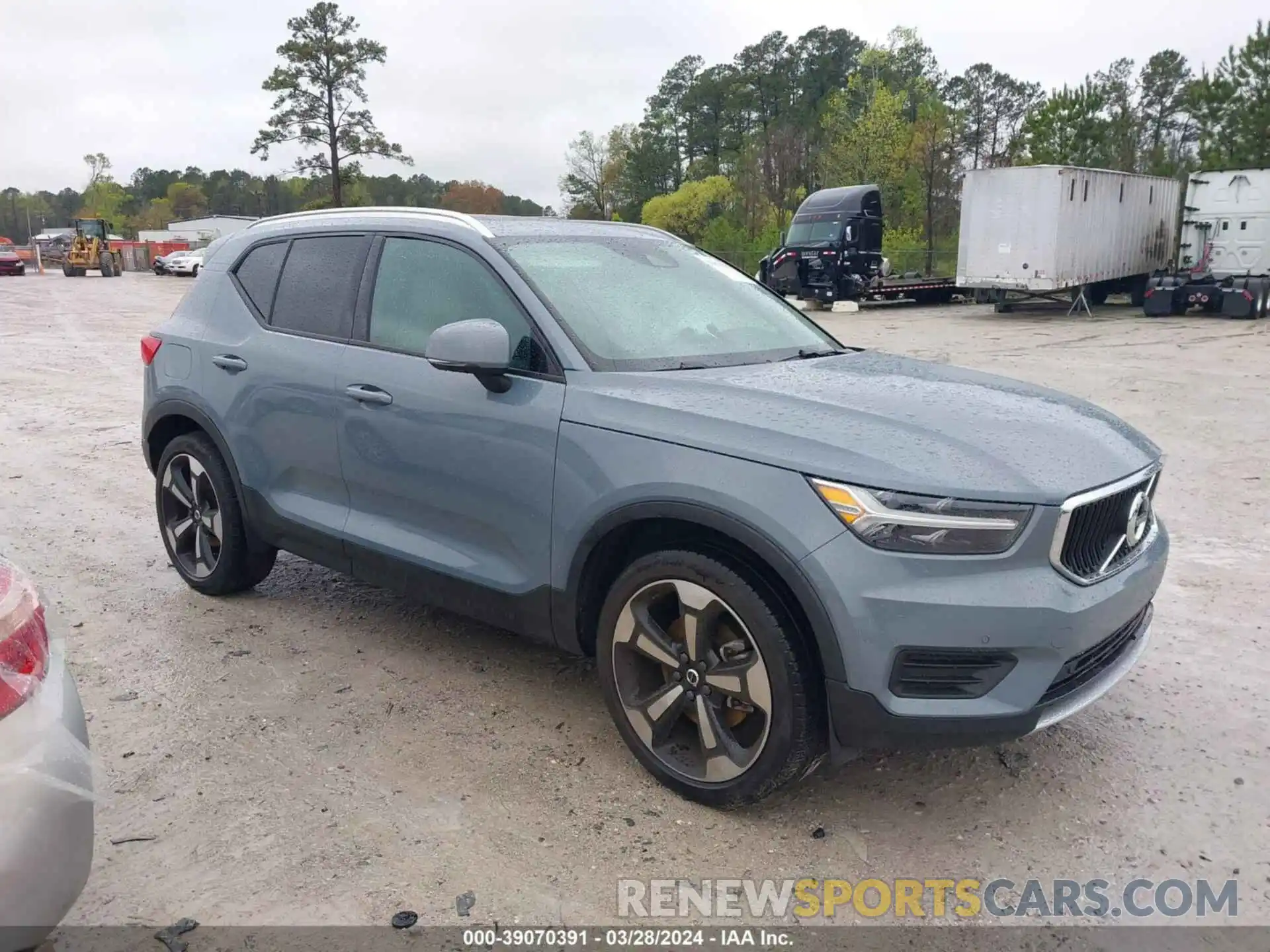 1 Photograph of a damaged car YV4162UK6L2187874 VOLVO XC40 2020