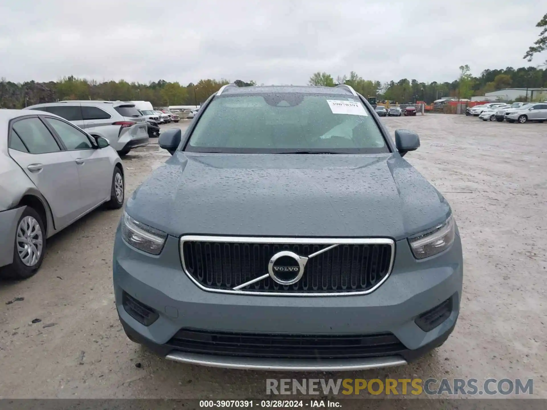 12 Photograph of a damaged car YV4162UK6L2187874 VOLVO XC40 2020