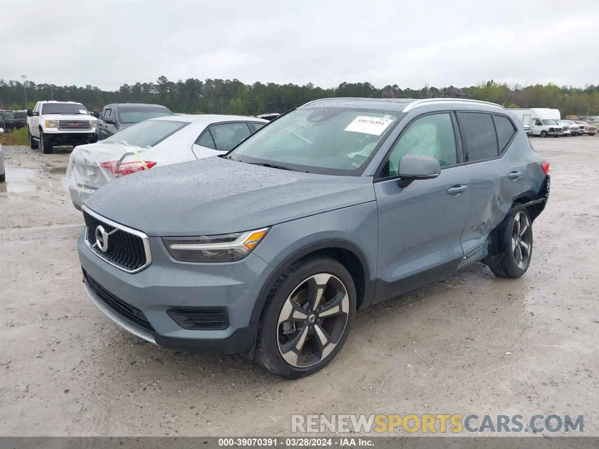 2 Photograph of a damaged car YV4162UK6L2187874 VOLVO XC40 2020