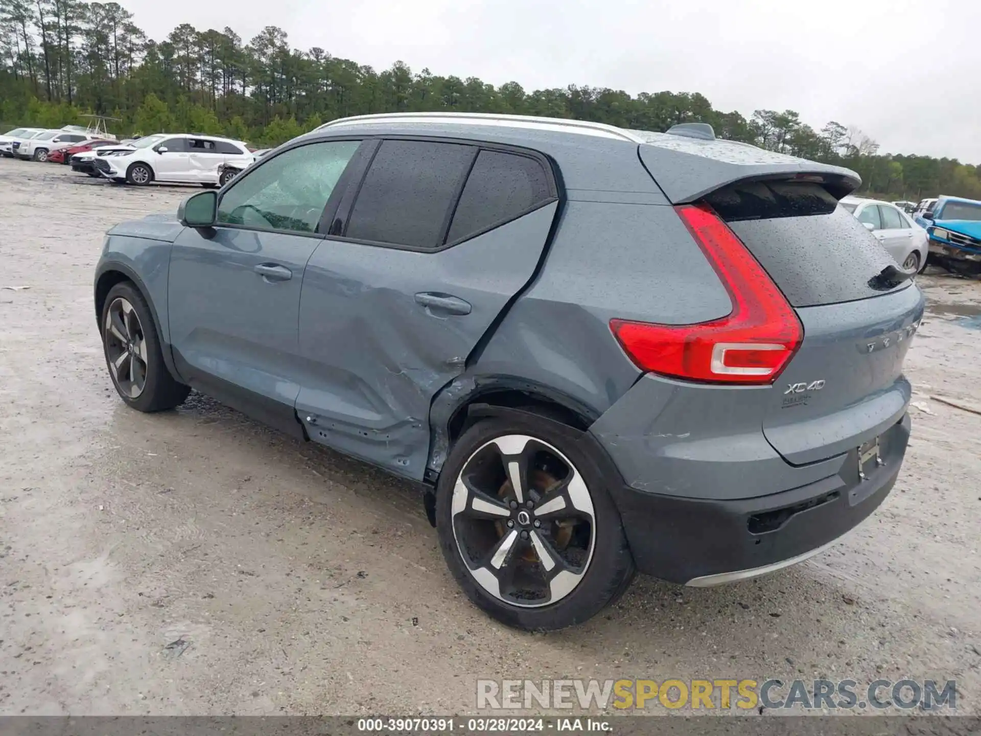 3 Photograph of a damaged car YV4162UK6L2187874 VOLVO XC40 2020