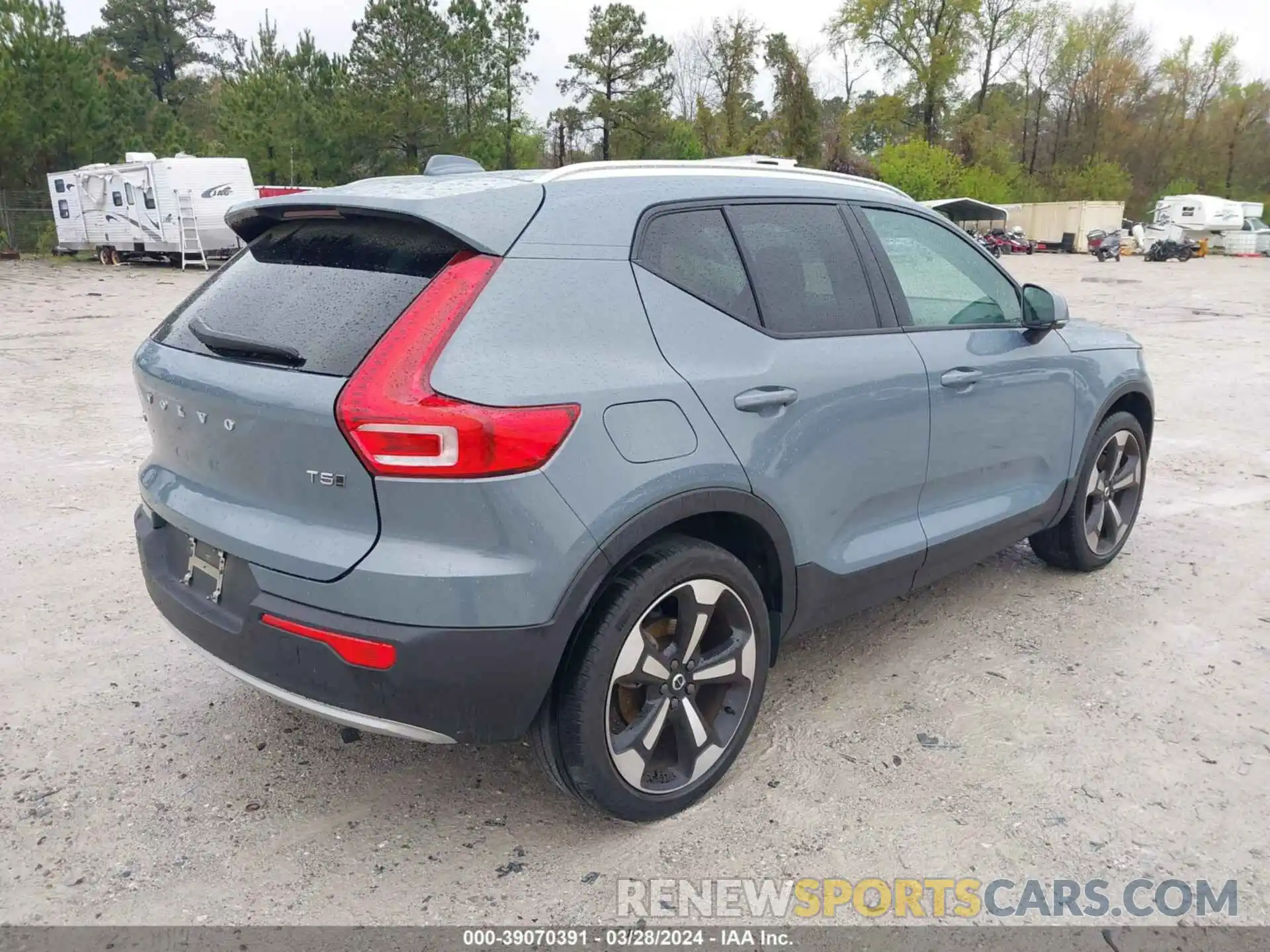 4 Photograph of a damaged car YV4162UK6L2187874 VOLVO XC40 2020