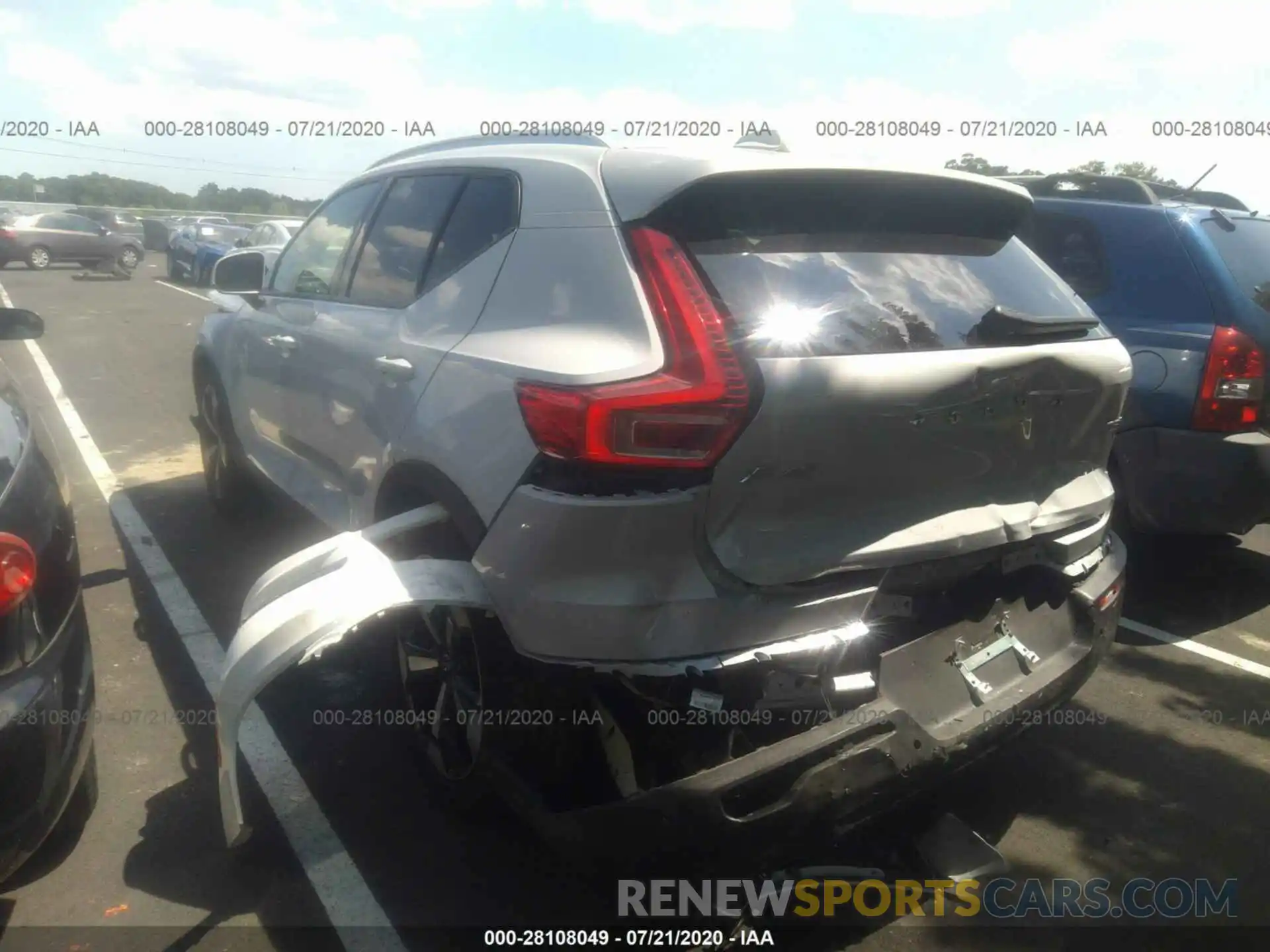 3 Photograph of a damaged car YV4162UK6L2204012 VOLVO XC40 2020