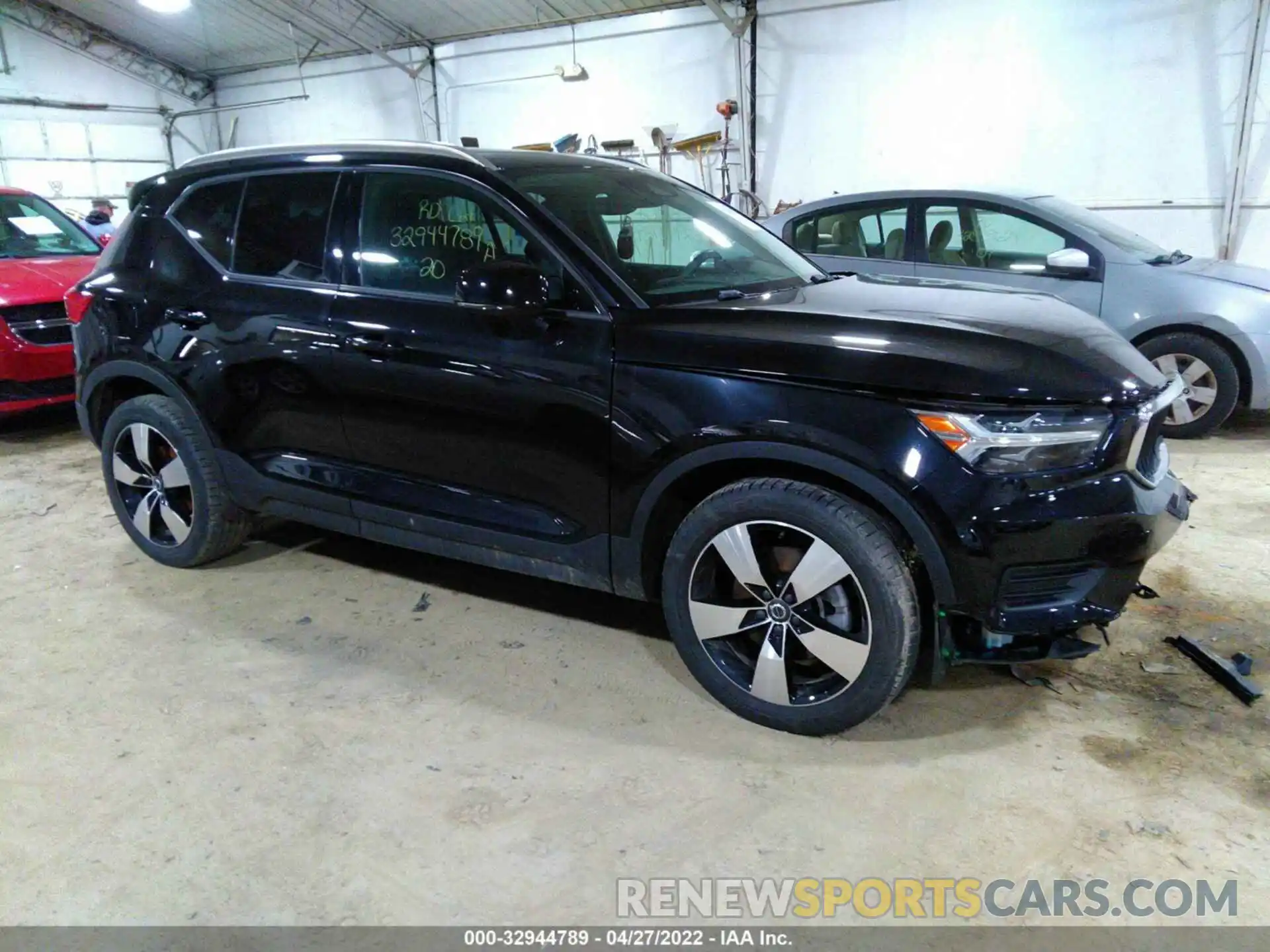 1 Photograph of a damaged car YV4162UK6L2230318 VOLVO XC40 2020