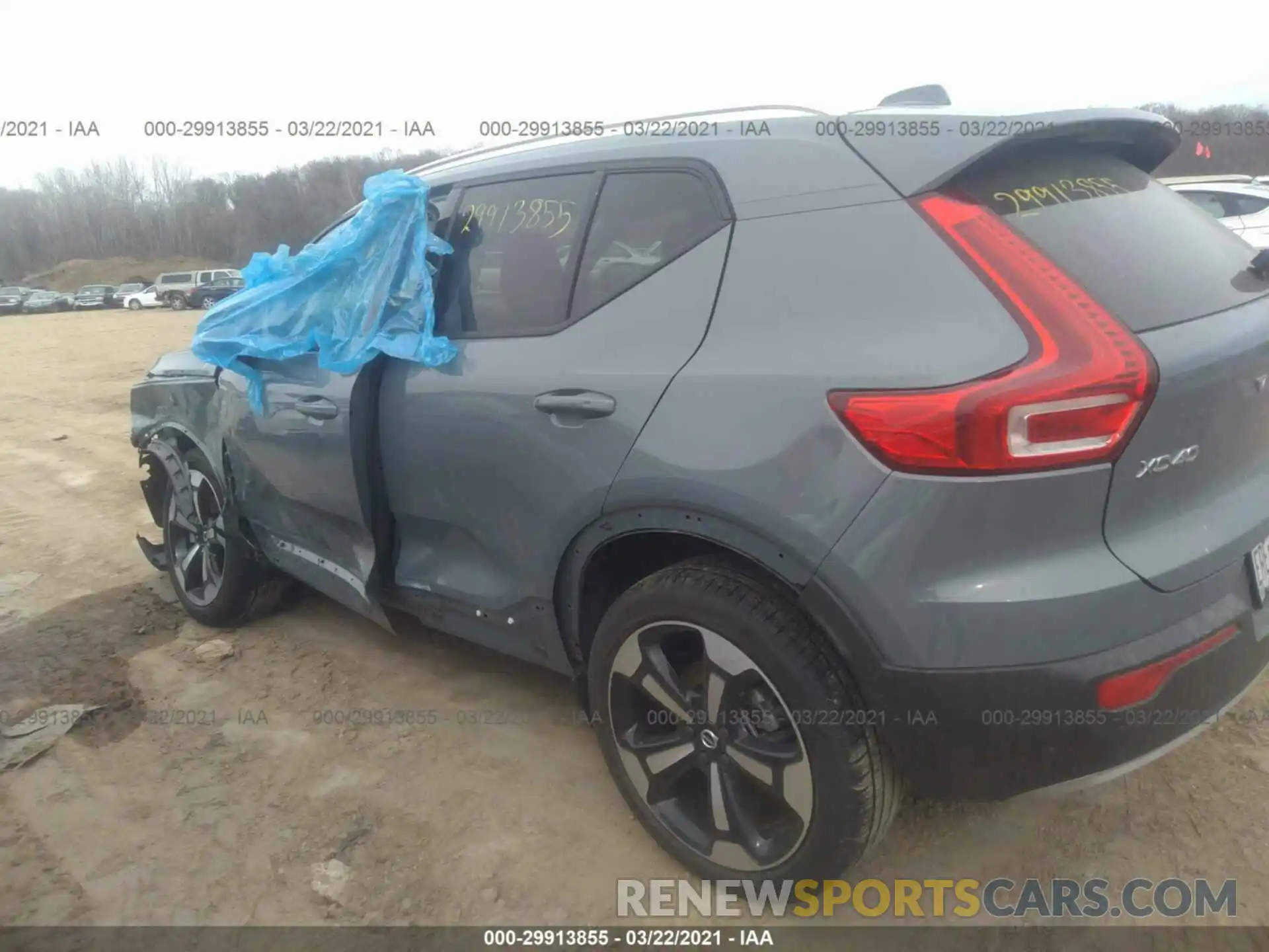 3 Photograph of a damaged car YV4162UK6L2259396 VOLVO XC40 2020