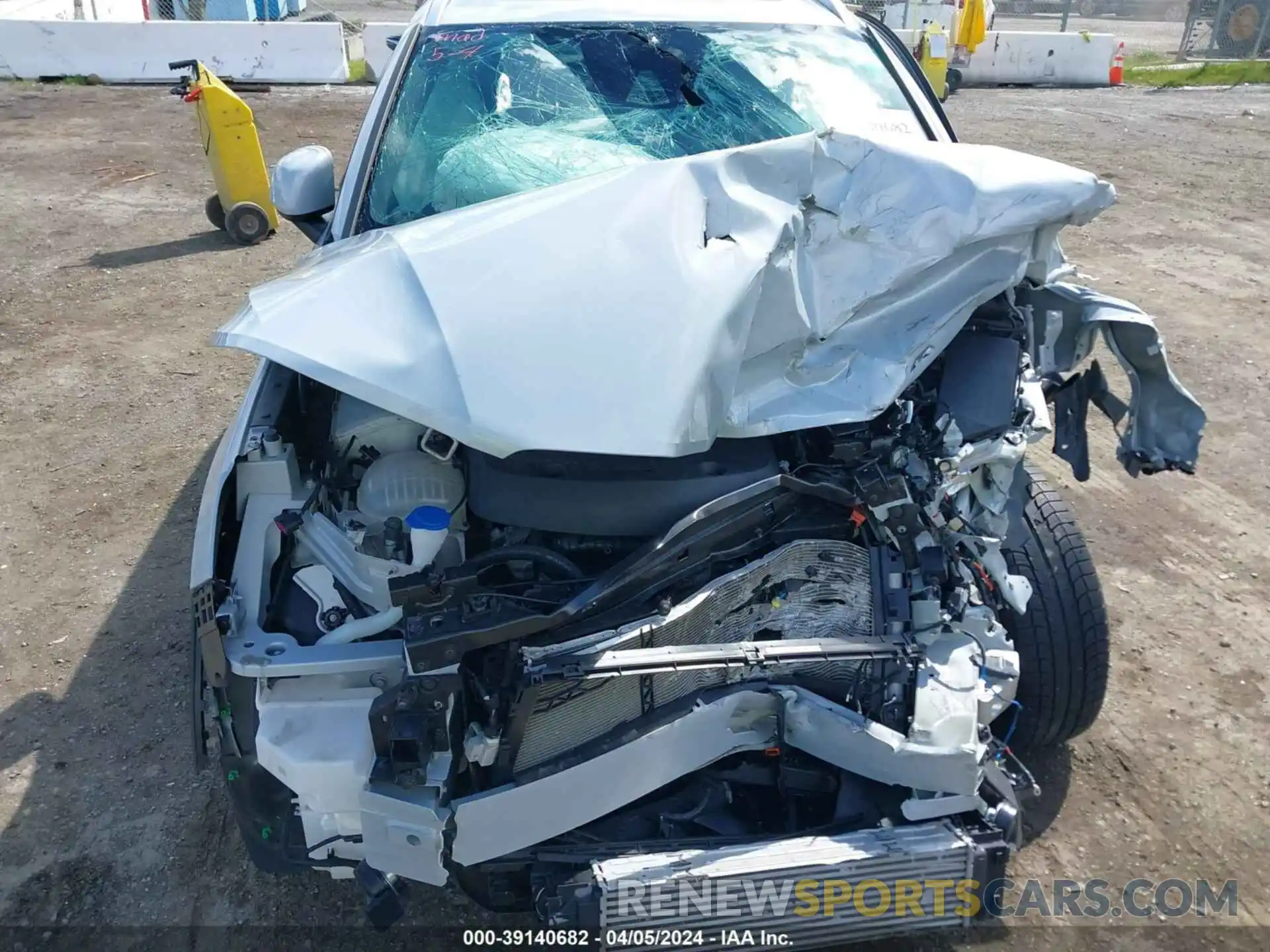 12 Photograph of a damaged car YV4162UK6L2338664 VOLVO XC40 2020