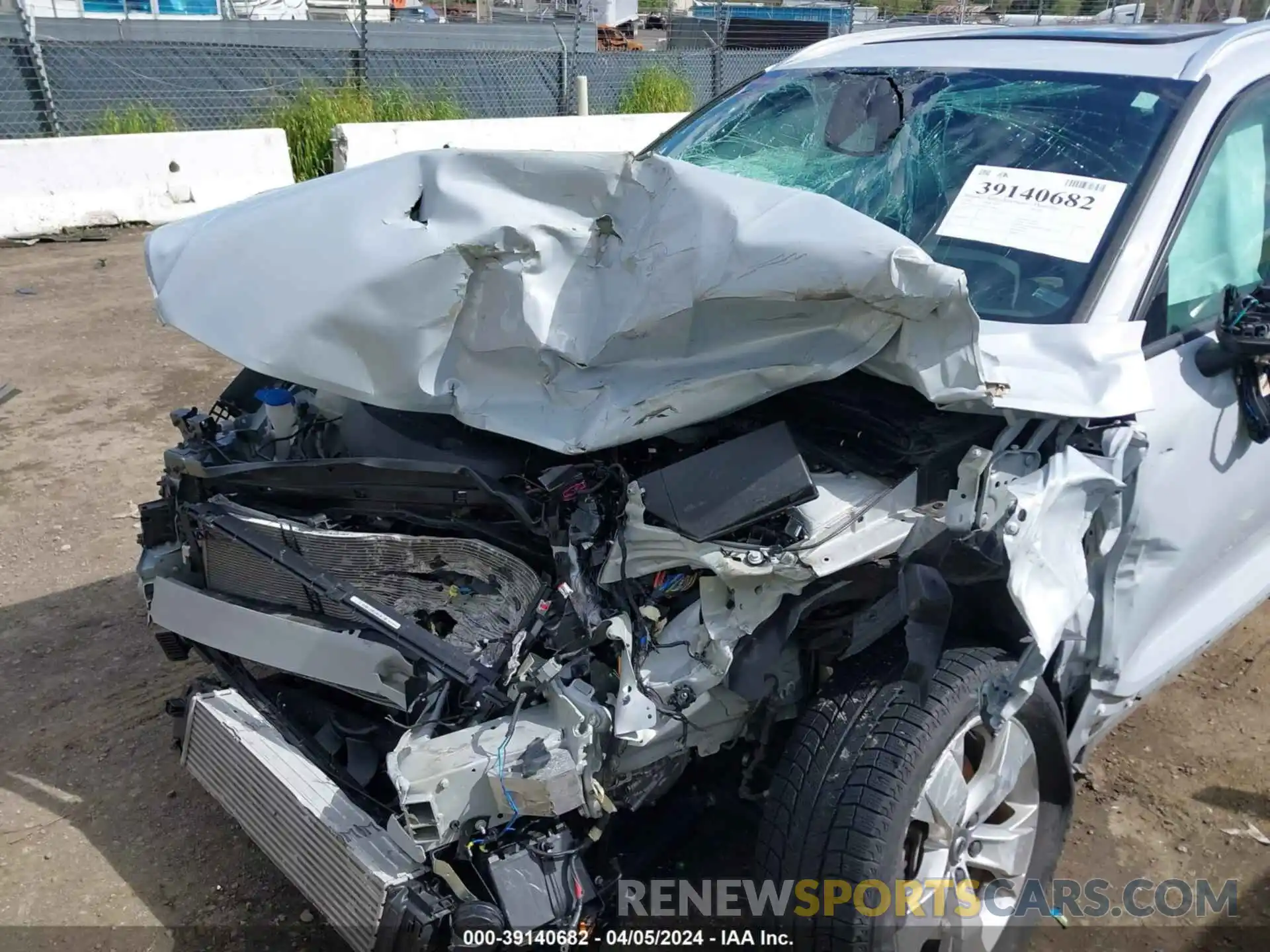 6 Photograph of a damaged car YV4162UK6L2338664 VOLVO XC40 2020