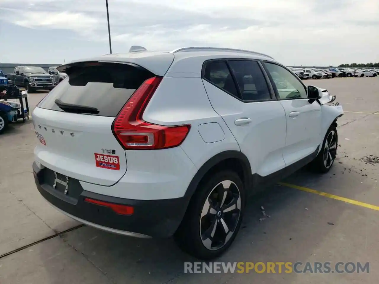 4 Photograph of a damaged car YV4162UK7L2264753 VOLVO XC40 2020