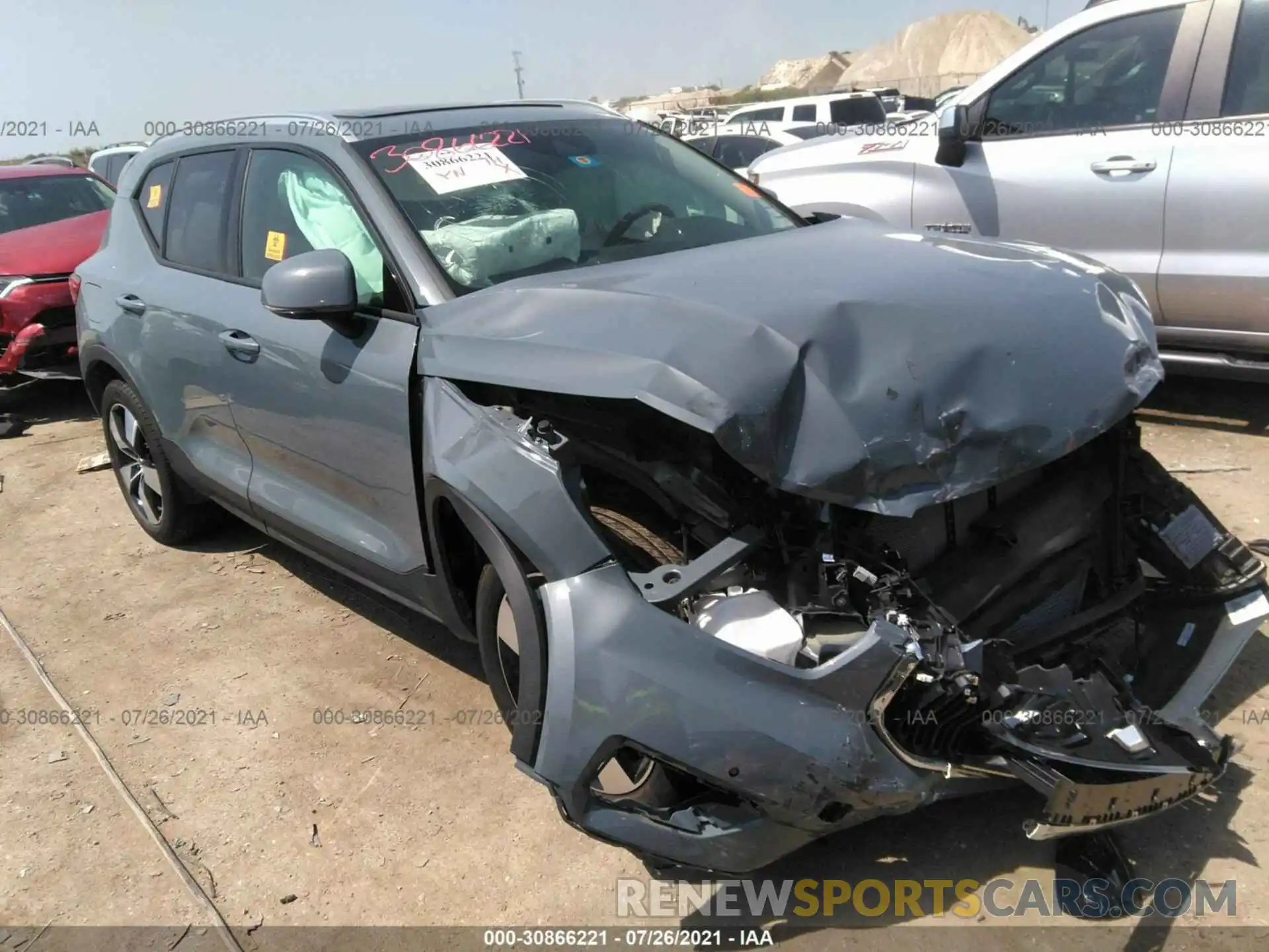 1 Photograph of a damaged car YV4162UK7L2288504 VOLVO XC40 2020