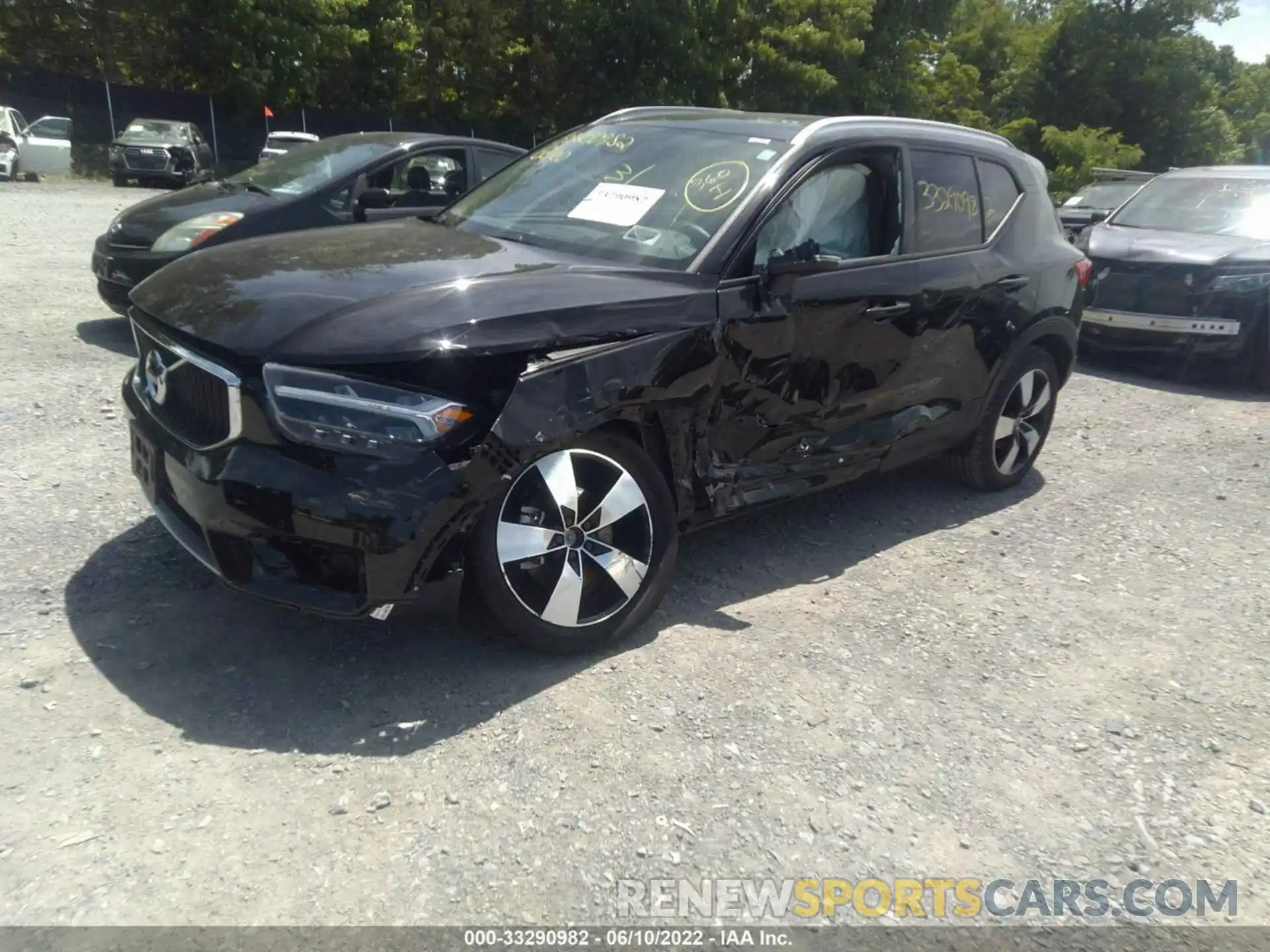 2 Photograph of a damaged car YV4162UK7L2289135 VOLVO XC40 2020