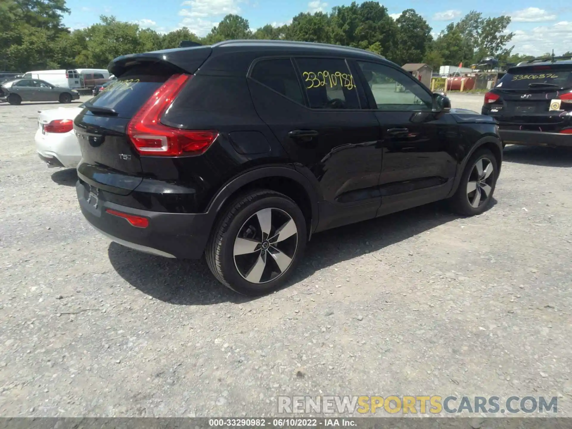 4 Photograph of a damaged car YV4162UK7L2289135 VOLVO XC40 2020