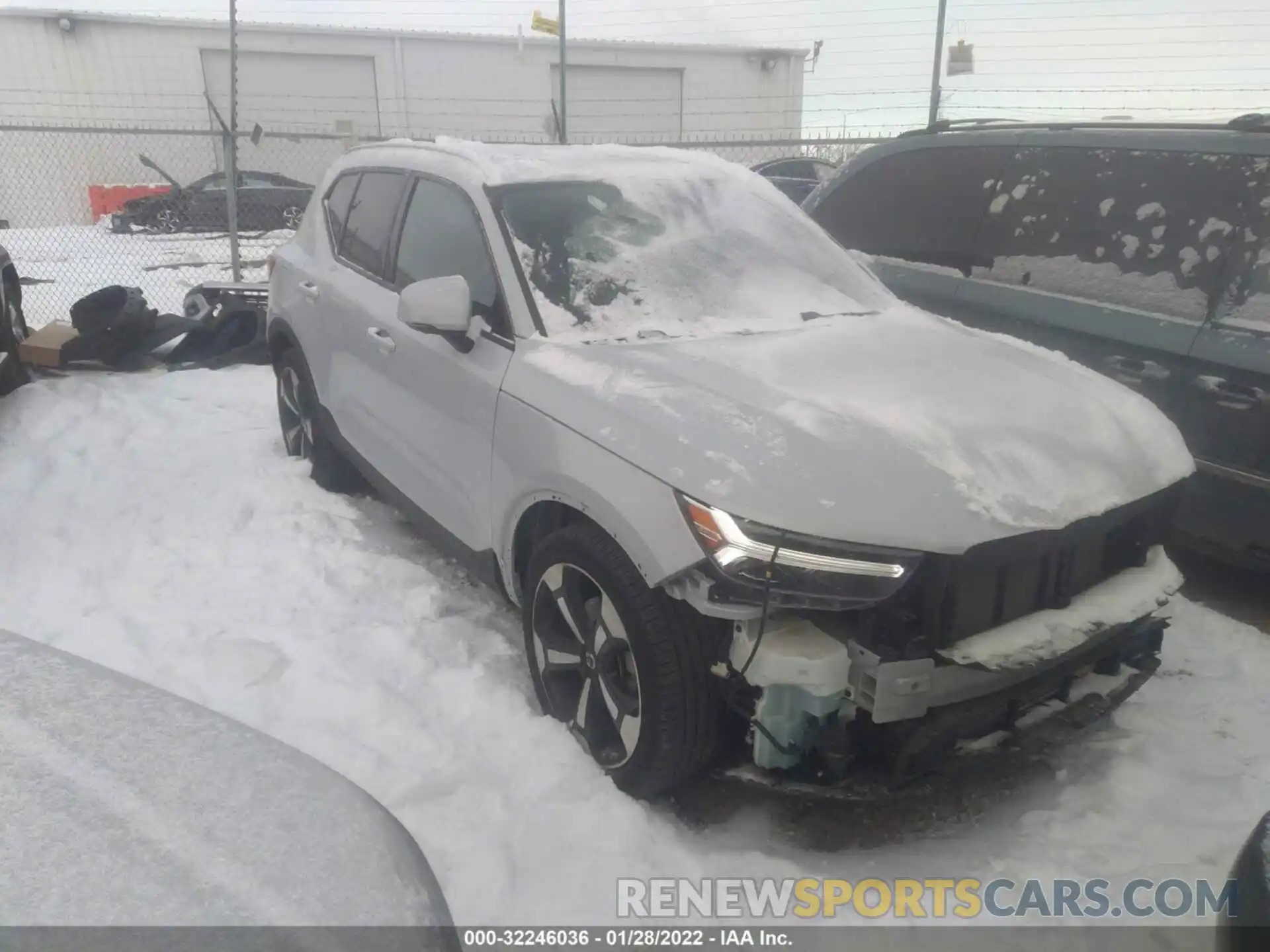 1 Photograph of a damaged car YV4162UK7L2319170 VOLVO XC40 2020