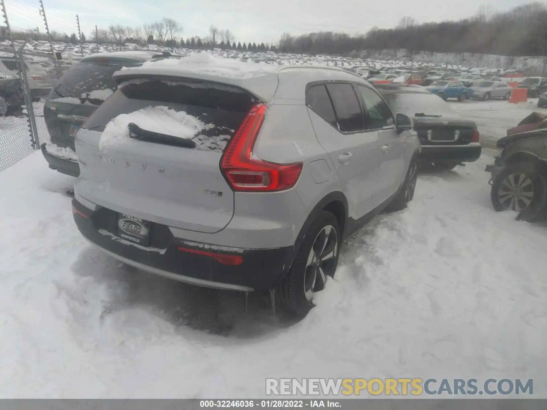 4 Photograph of a damaged car YV4162UK7L2319170 VOLVO XC40 2020