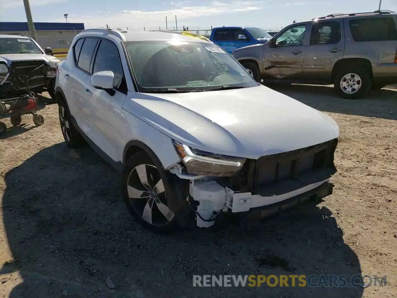 1 Photograph of a damaged car YV4162UK7L2341735 VOLVO XC40 2020