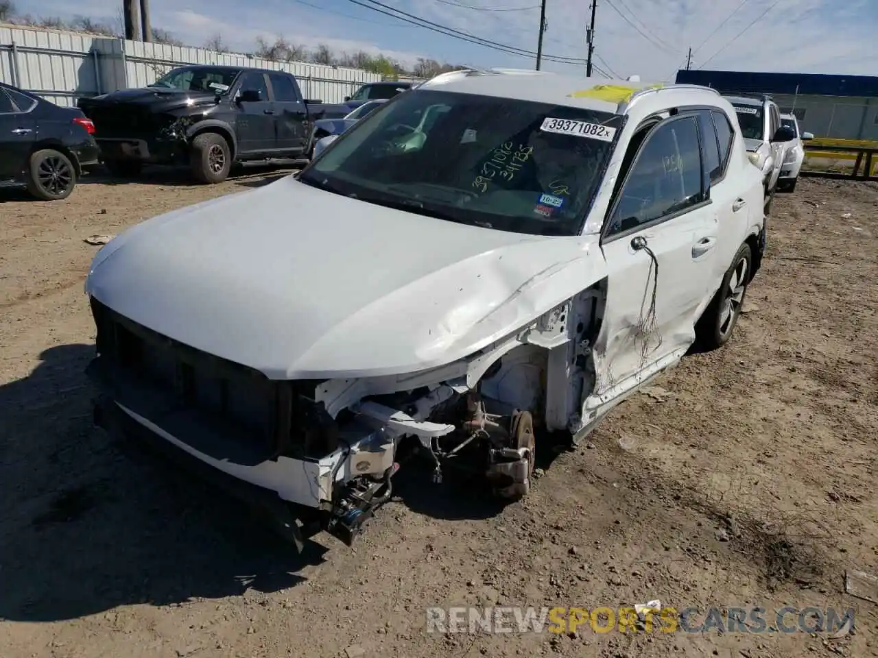 2 Photograph of a damaged car YV4162UK7L2341735 VOLVO XC40 2020