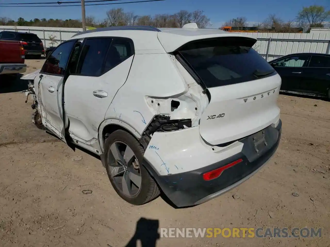 3 Photograph of a damaged car YV4162UK7L2341735 VOLVO XC40 2020