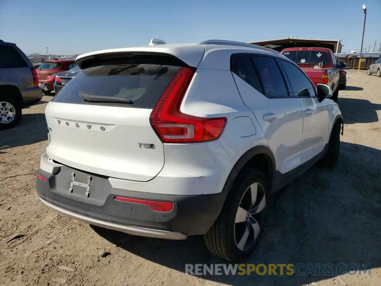 4 Photograph of a damaged car YV4162UK7L2341735 VOLVO XC40 2020