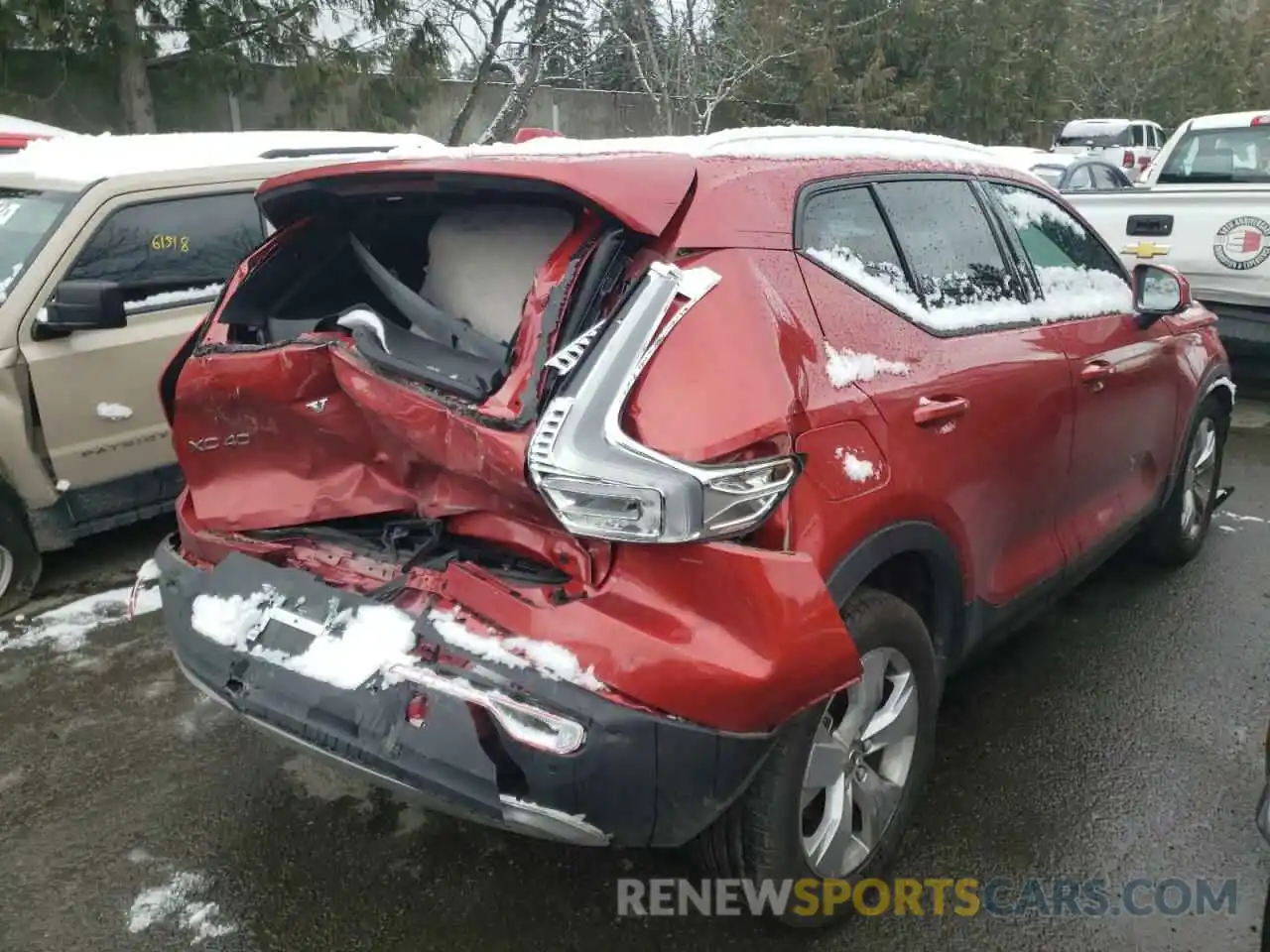 4 Photograph of a damaged car YV4162UK8L2181087 VOLVO XC40 2020