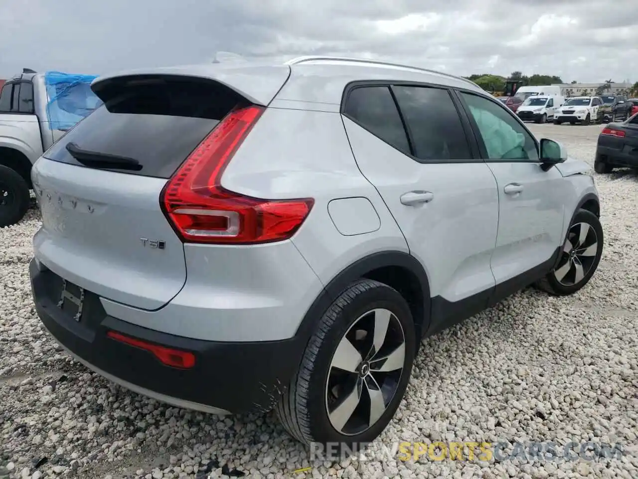 4 Photograph of a damaged car YV4162UK8L2183275 VOLVO XC40 2020