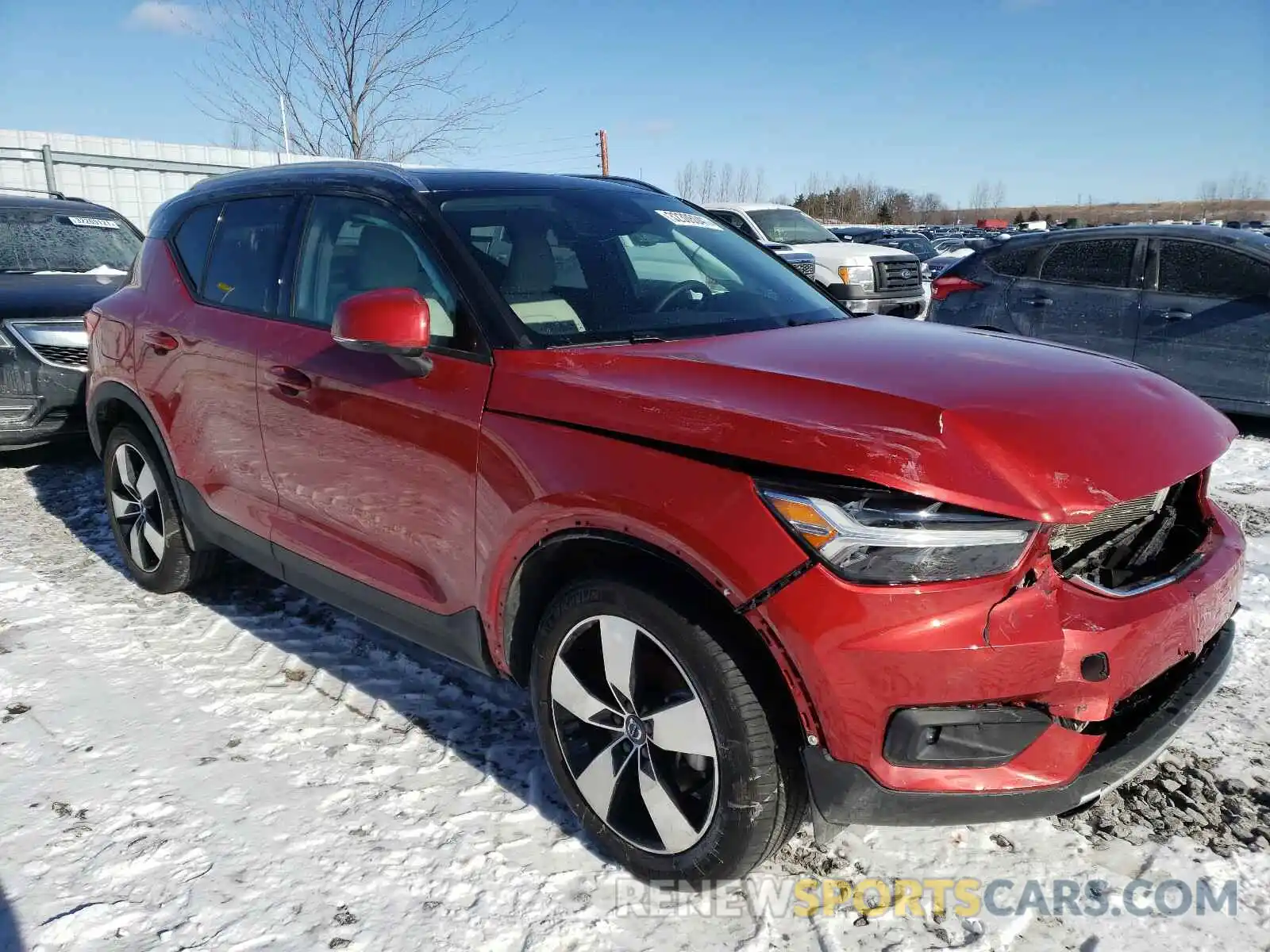 1 Photograph of a damaged car YV4162UK8L2237464 VOLVO XC40 2020