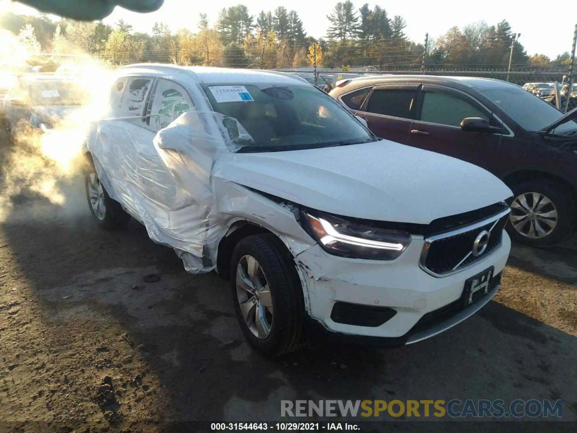 1 Photograph of a damaged car YV4162UK8L2335233 VOLVO XC40 2020