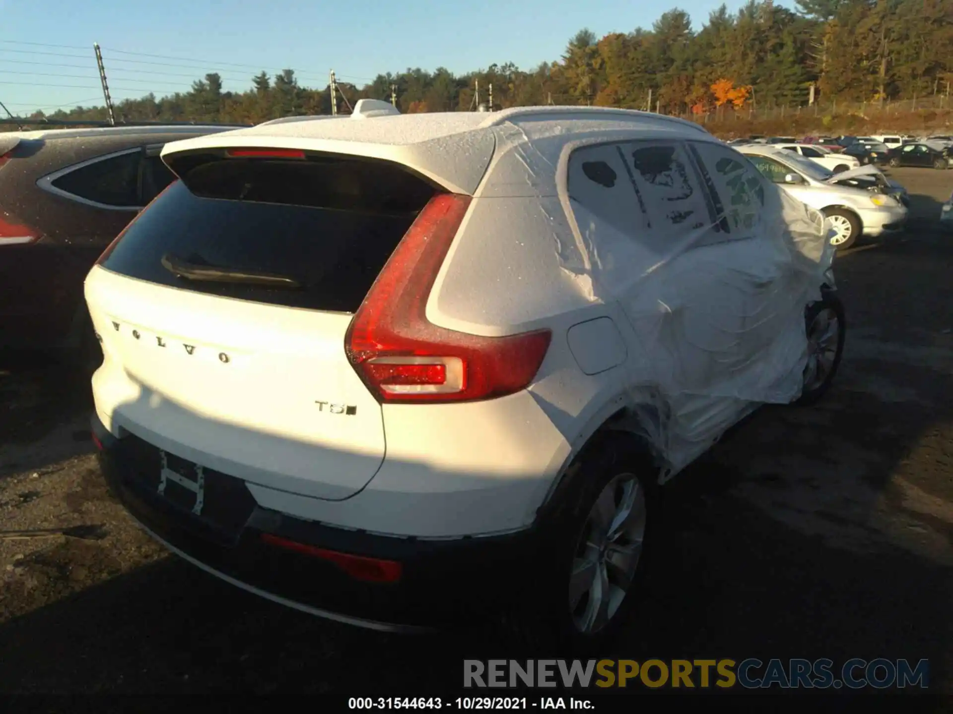 4 Photograph of a damaged car YV4162UK8L2335233 VOLVO XC40 2020