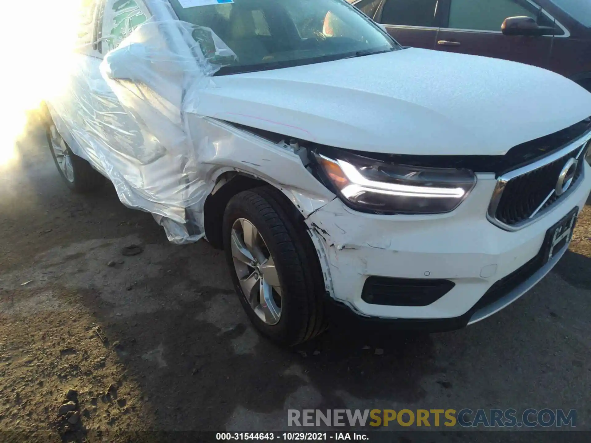 6 Photograph of a damaged car YV4162UK8L2335233 VOLVO XC40 2020