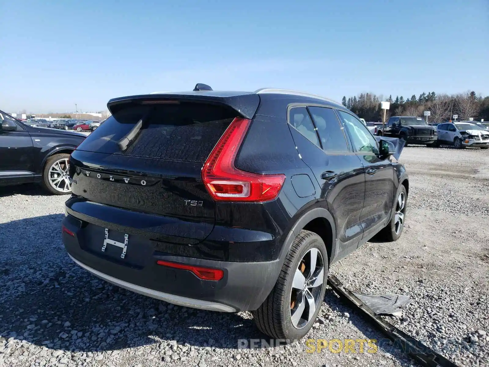 4 Photograph of a damaged car YV4162UK9L2181468 VOLVO XC40 2020