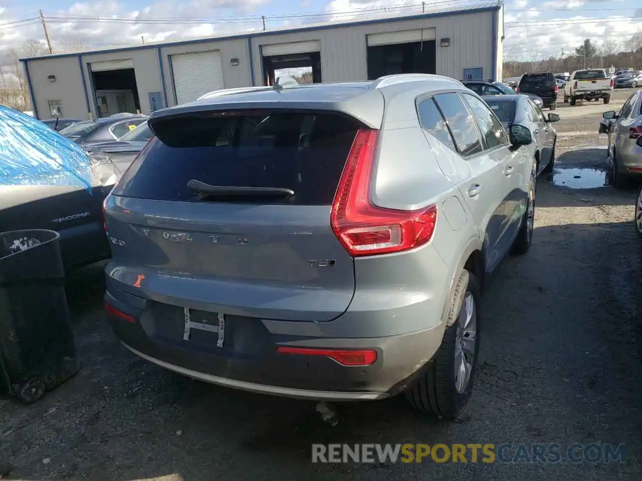 4 Photograph of a damaged car YV4162UK9L2183317 VOLVO XC40 2020