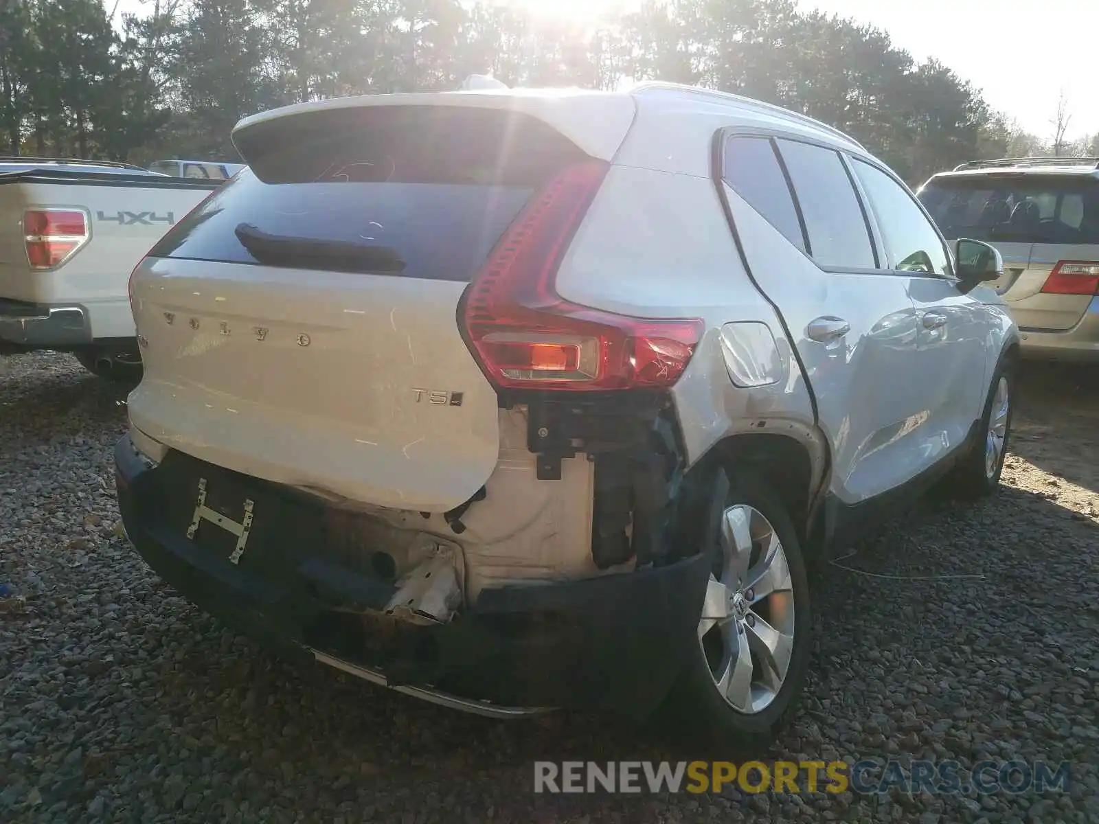 4 Photograph of a damaged car YV4162UK9L2232533 VOLVO XC40 2020