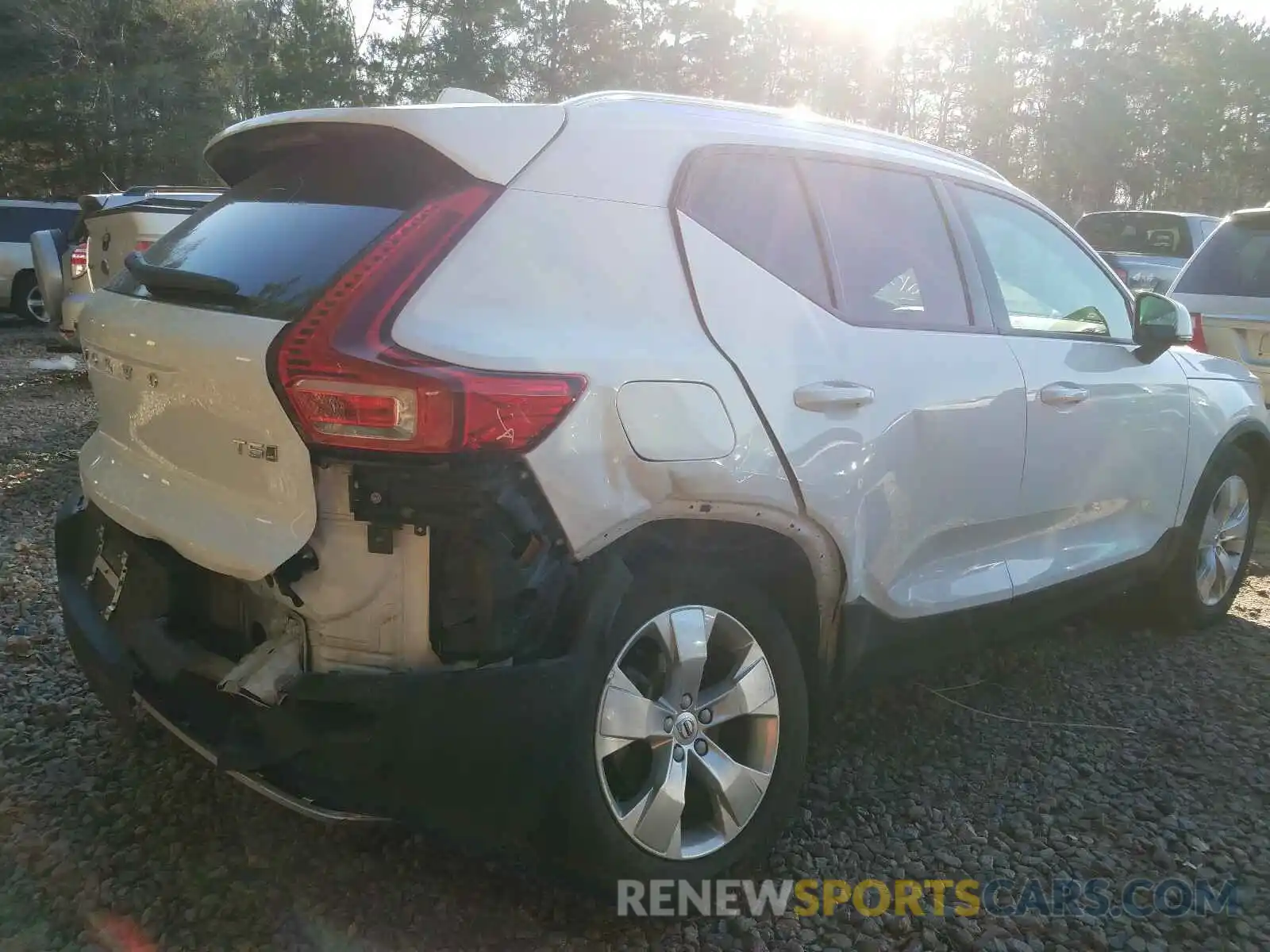 9 Photograph of a damaged car YV4162UK9L2232533 VOLVO XC40 2020