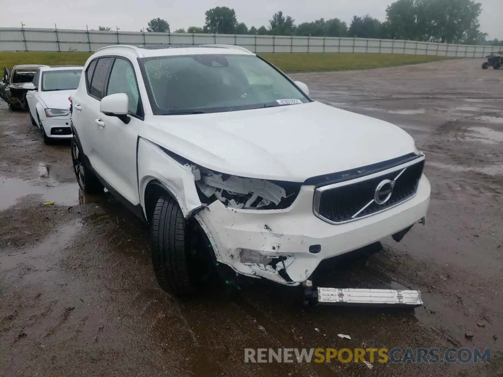 1 Photograph of a damaged car YV4162UK9L2246030 VOLVO XC40 2020