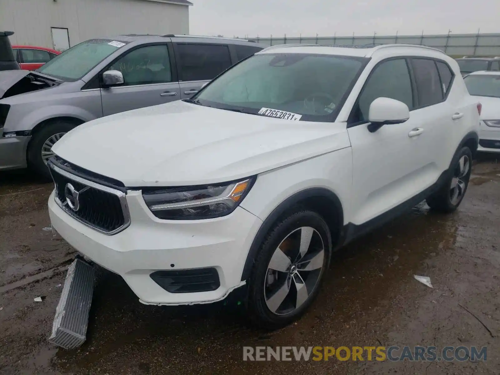 2 Photograph of a damaged car YV4162UK9L2246030 VOLVO XC40 2020