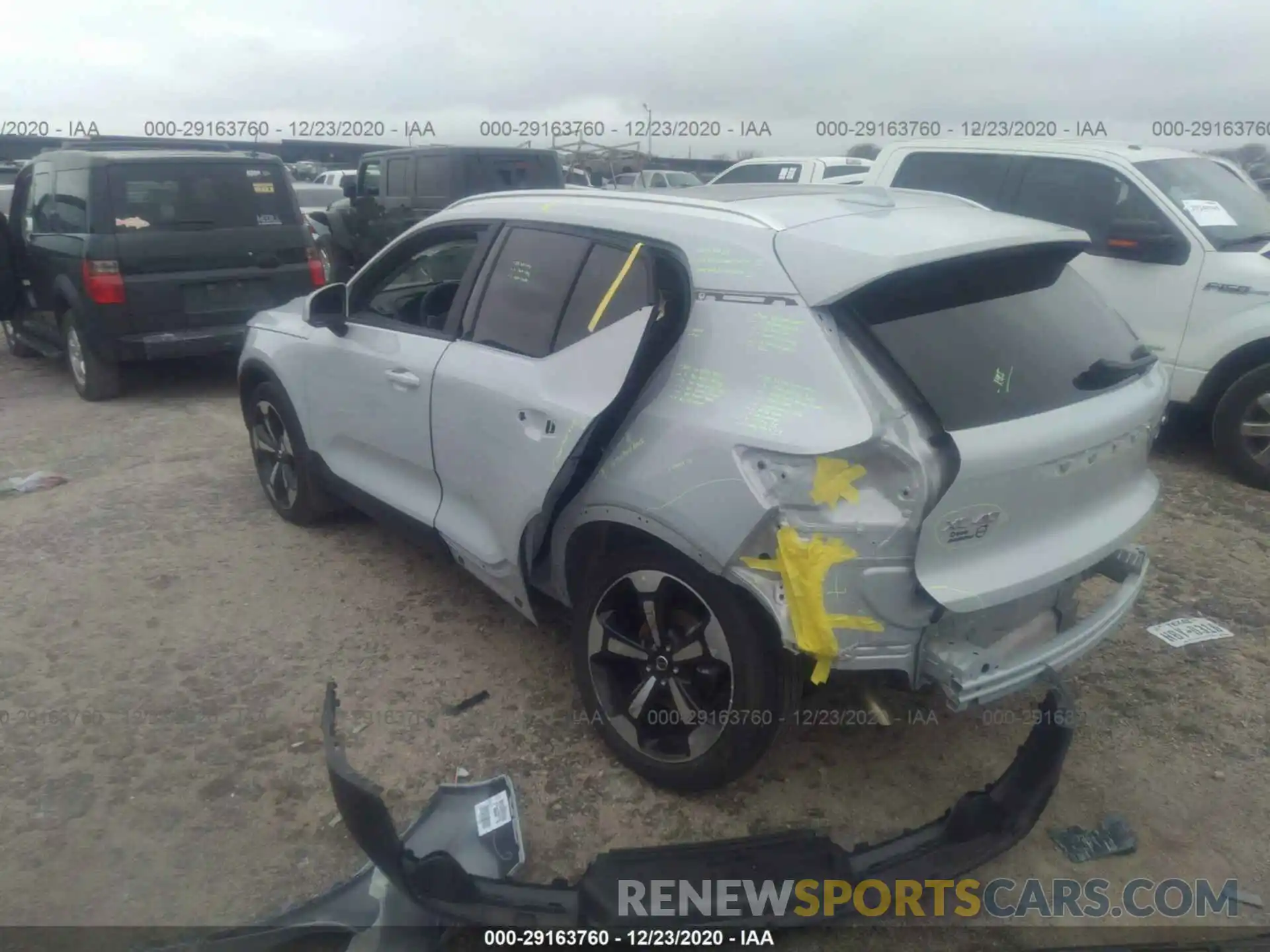 3 Photograph of a damaged car YV4162UK9L2286267 VOLVO XC40 2020