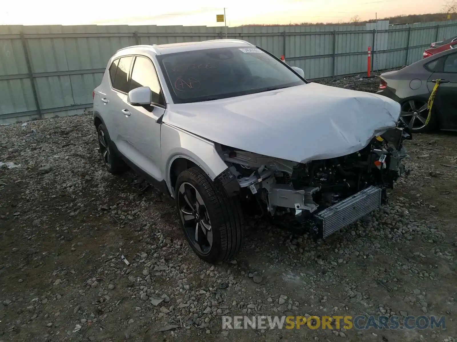 1 Photograph of a damaged car YV4162UK9L2335063 VOLVO XC40 2020