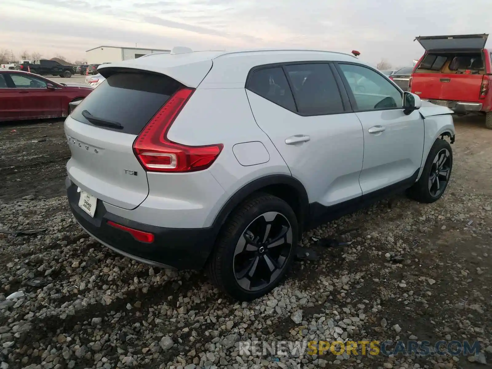 4 Photograph of a damaged car YV4162UK9L2335063 VOLVO XC40 2020