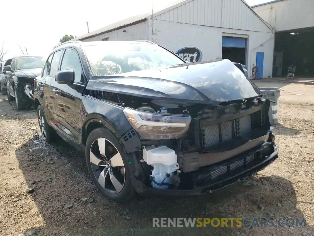 1 Photograph of a damaged car YV4162UKXL2174559 VOLVO XC40 2020