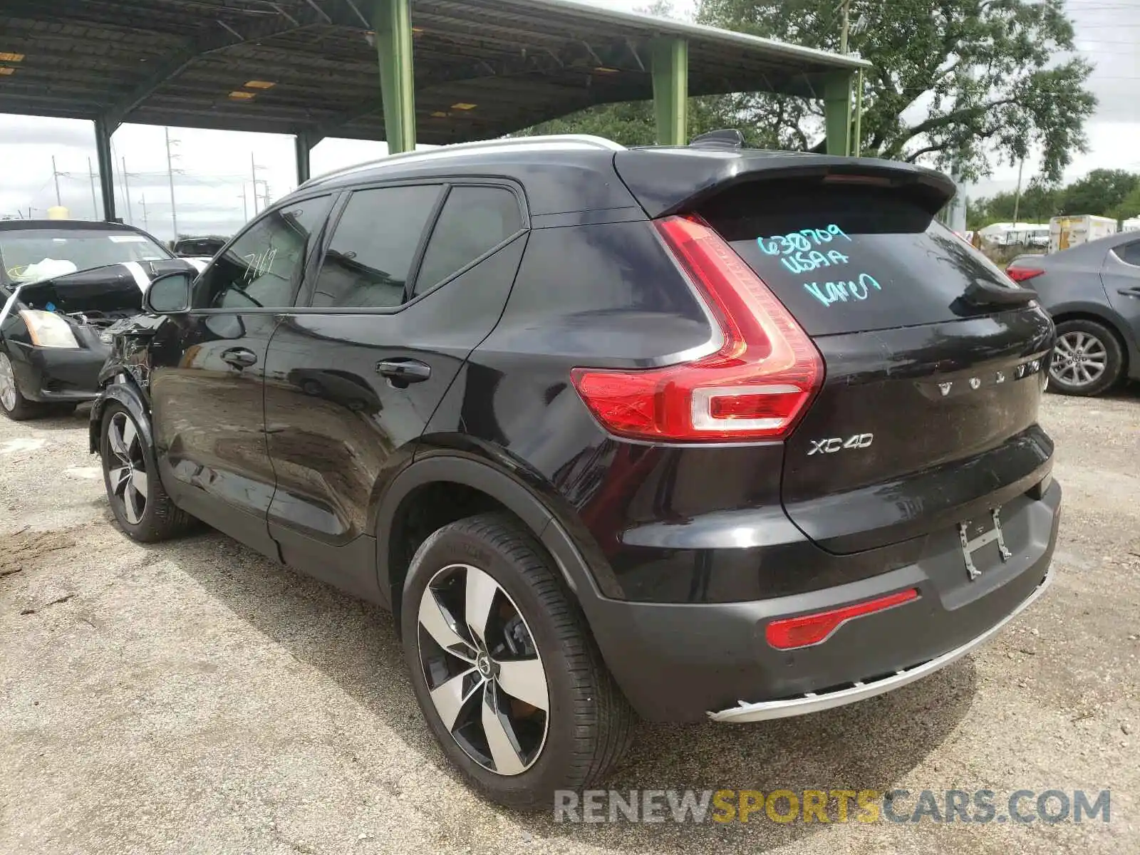 3 Photograph of a damaged car YV4162UKXL2200397 VOLVO XC40 2020