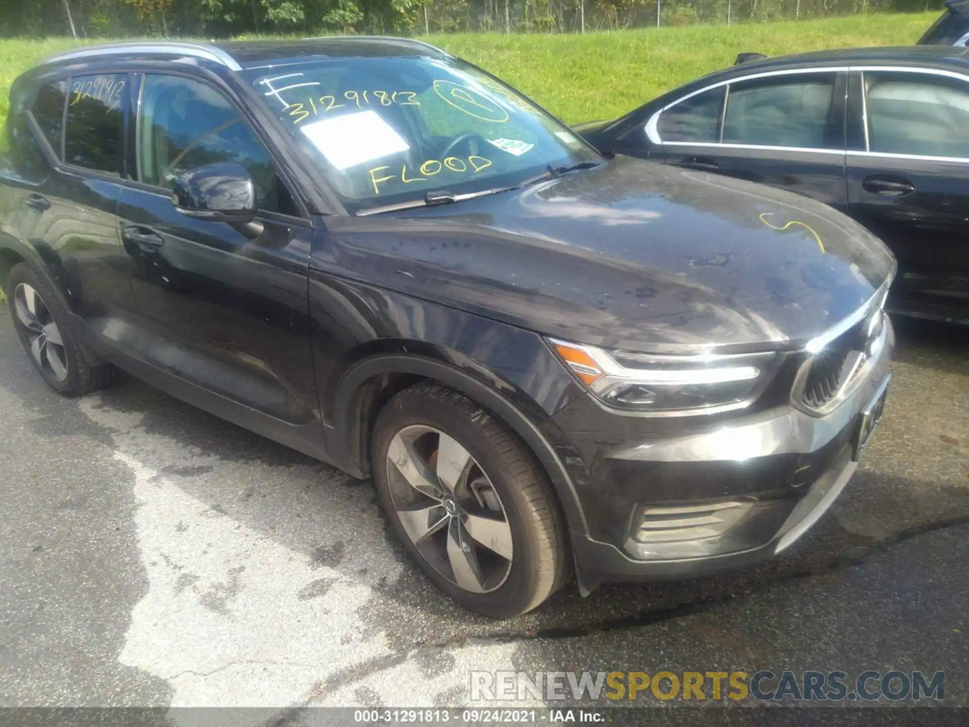 1 Photograph of a damaged car YV4162UKXL2243041 VOLVO XC40 2020