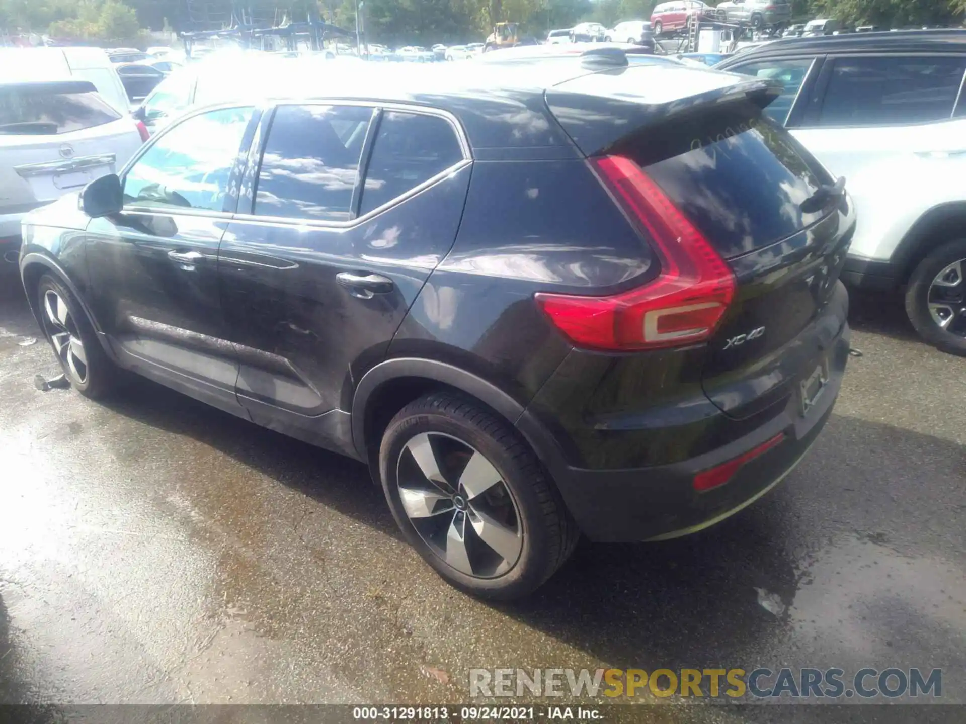 3 Photograph of a damaged car YV4162UKXL2243041 VOLVO XC40 2020