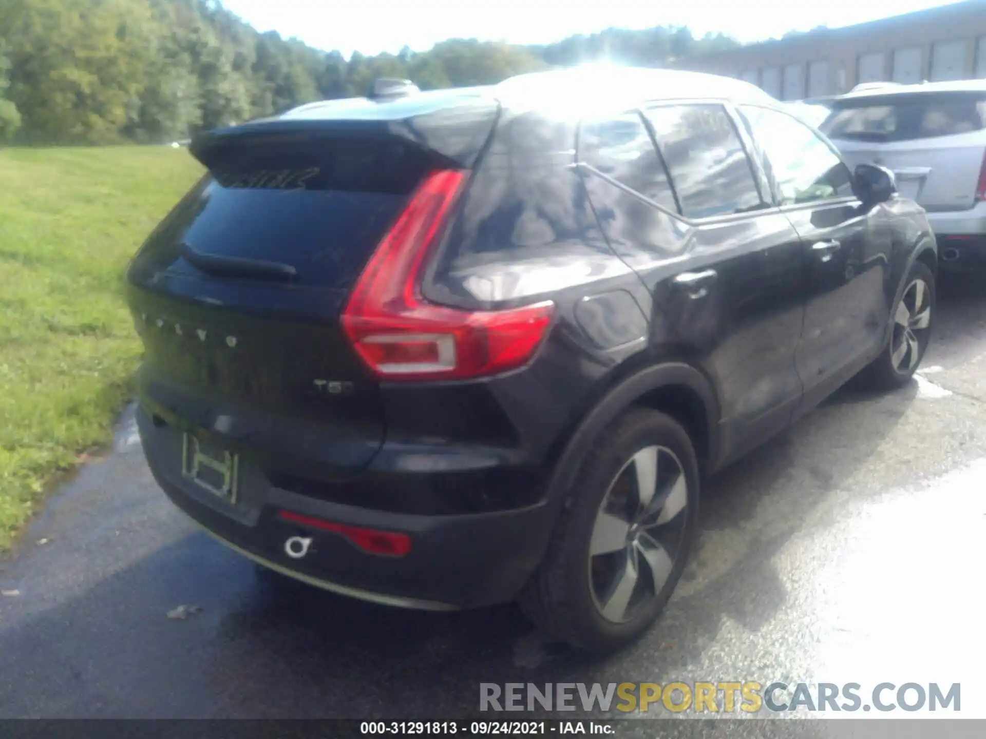 4 Photograph of a damaged car YV4162UKXL2243041 VOLVO XC40 2020