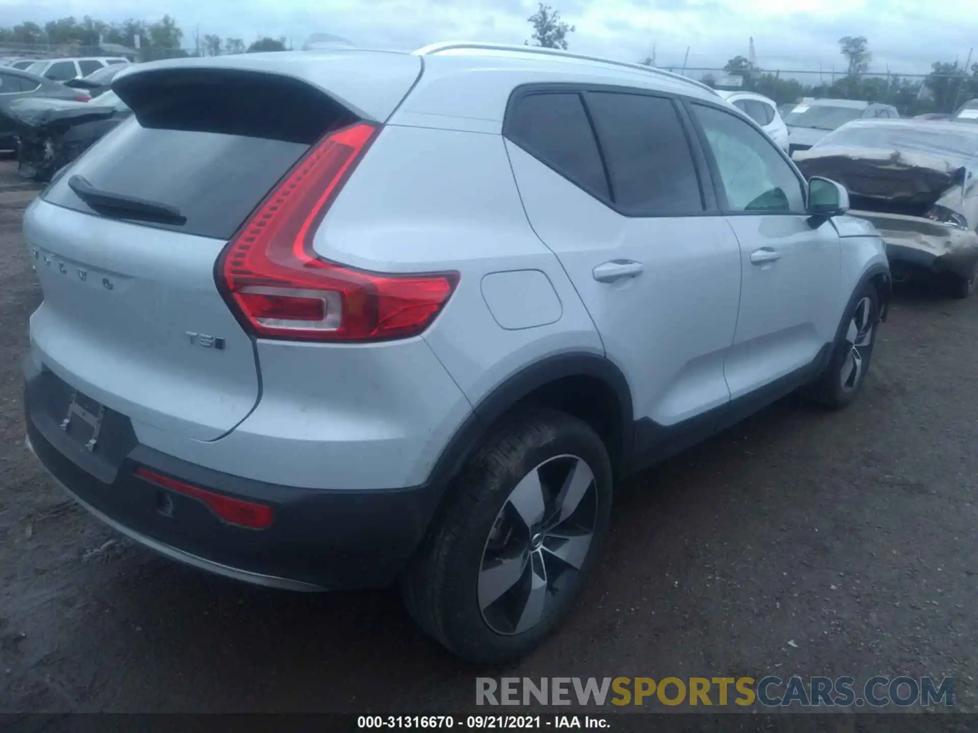 4 Photograph of a damaged car YV4162UKXL2253438 VOLVO XC40 2020