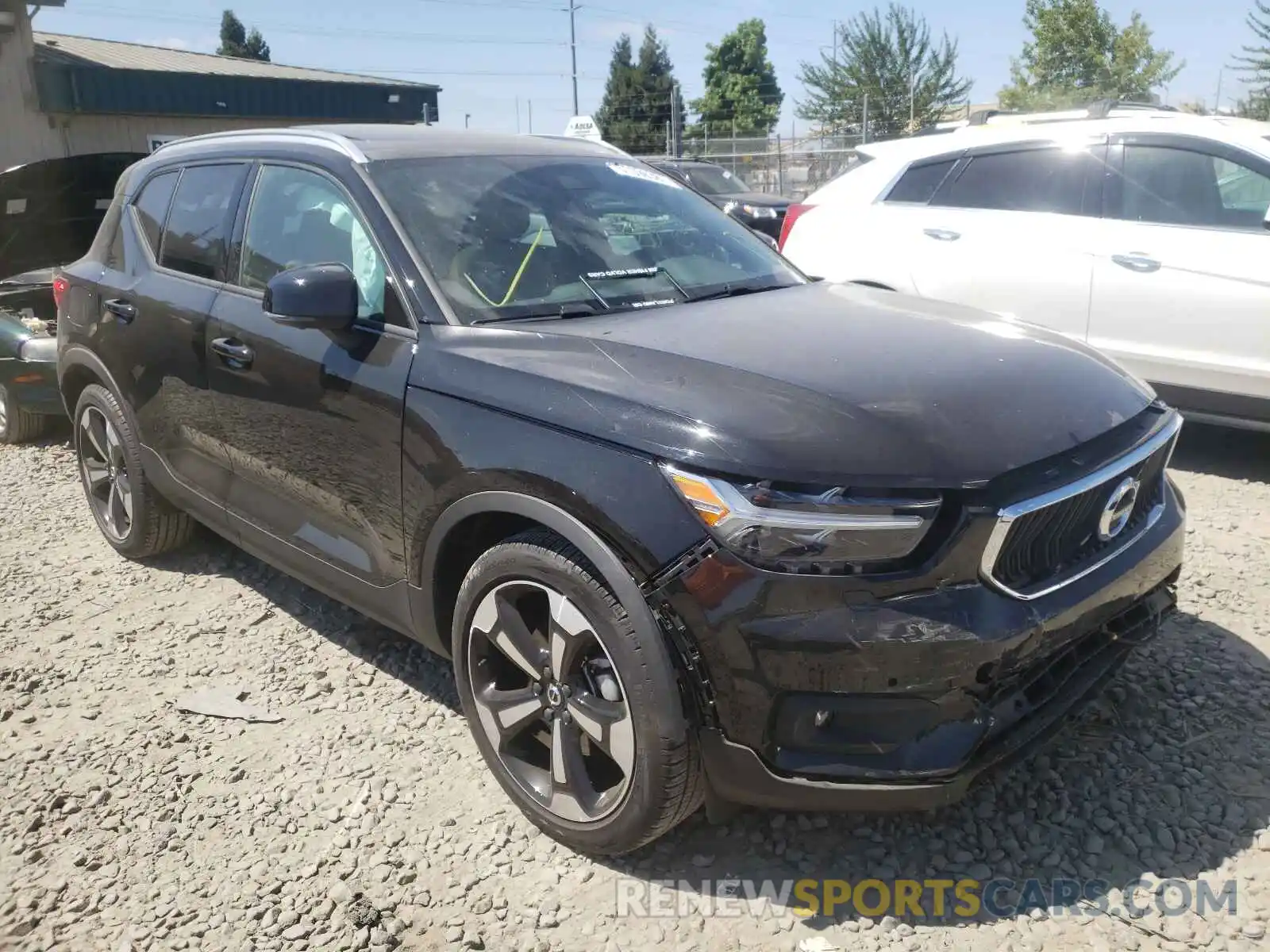 1 Photograph of a damaged car YV4162UKXL2298895 VOLVO XC40 2020