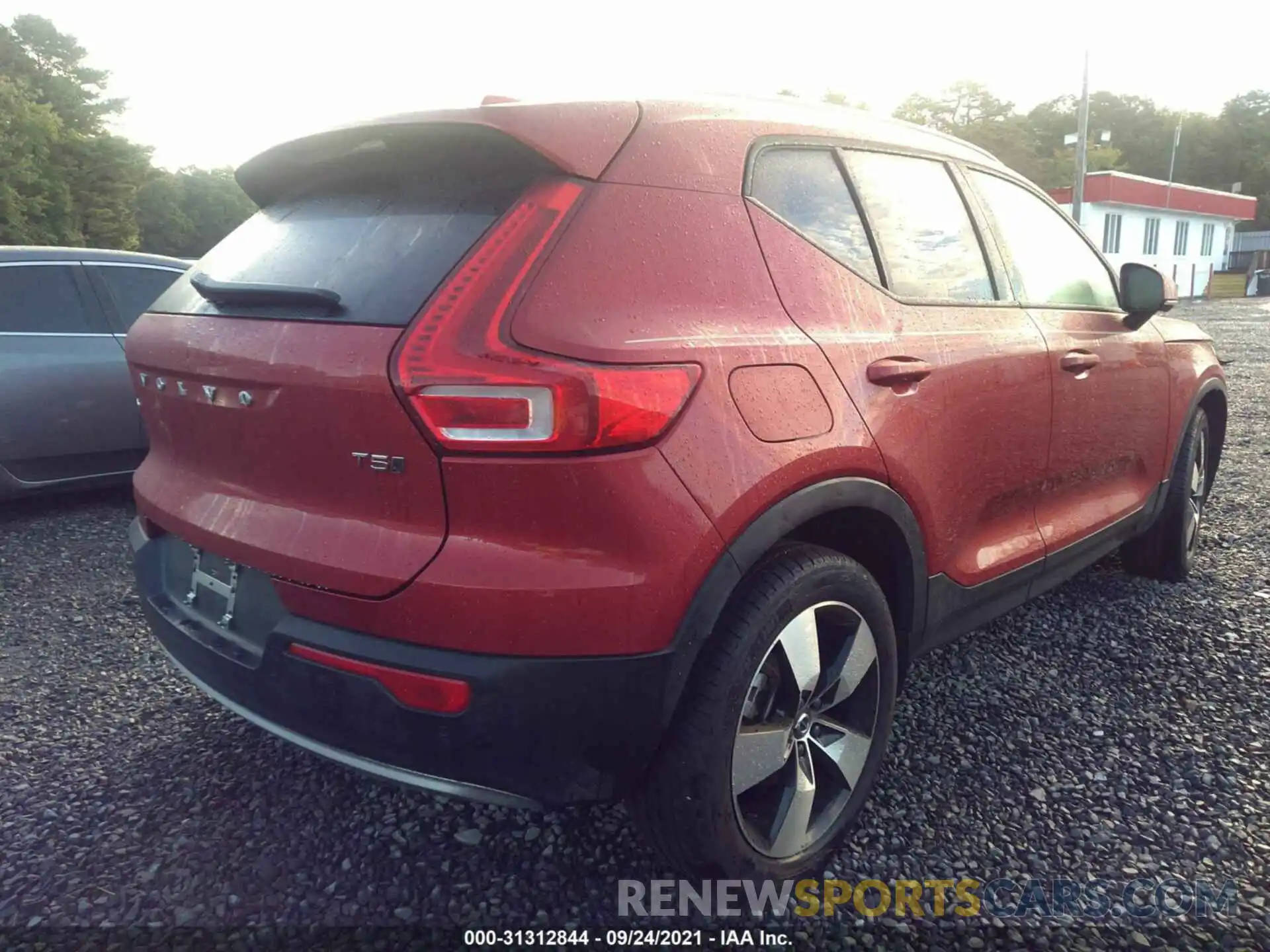 4 Photograph of a damaged car YV4162UKXL2315582 VOLVO XC40 2020