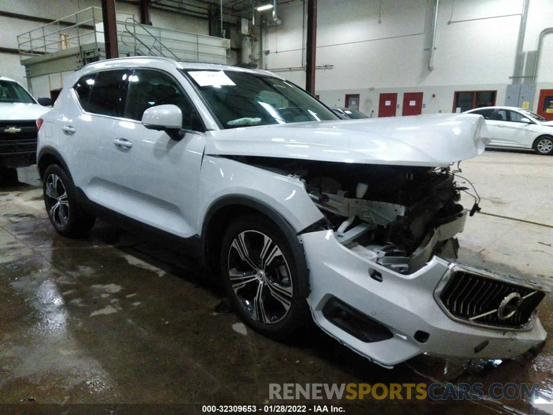 1 Photograph of a damaged car YV4162UL2L2272722 VOLVO XC40 2020