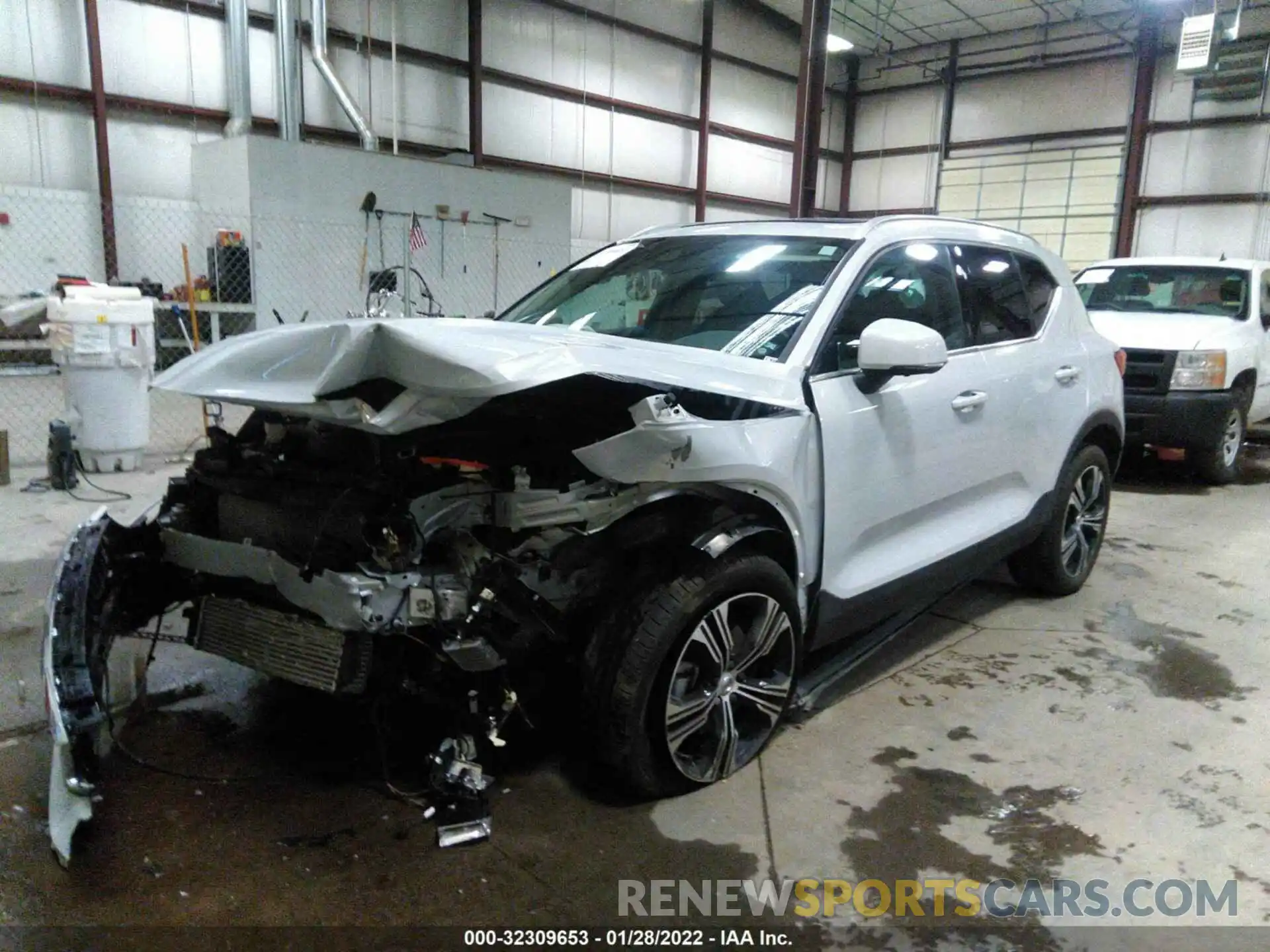 2 Photograph of a damaged car YV4162UL2L2272722 VOLVO XC40 2020