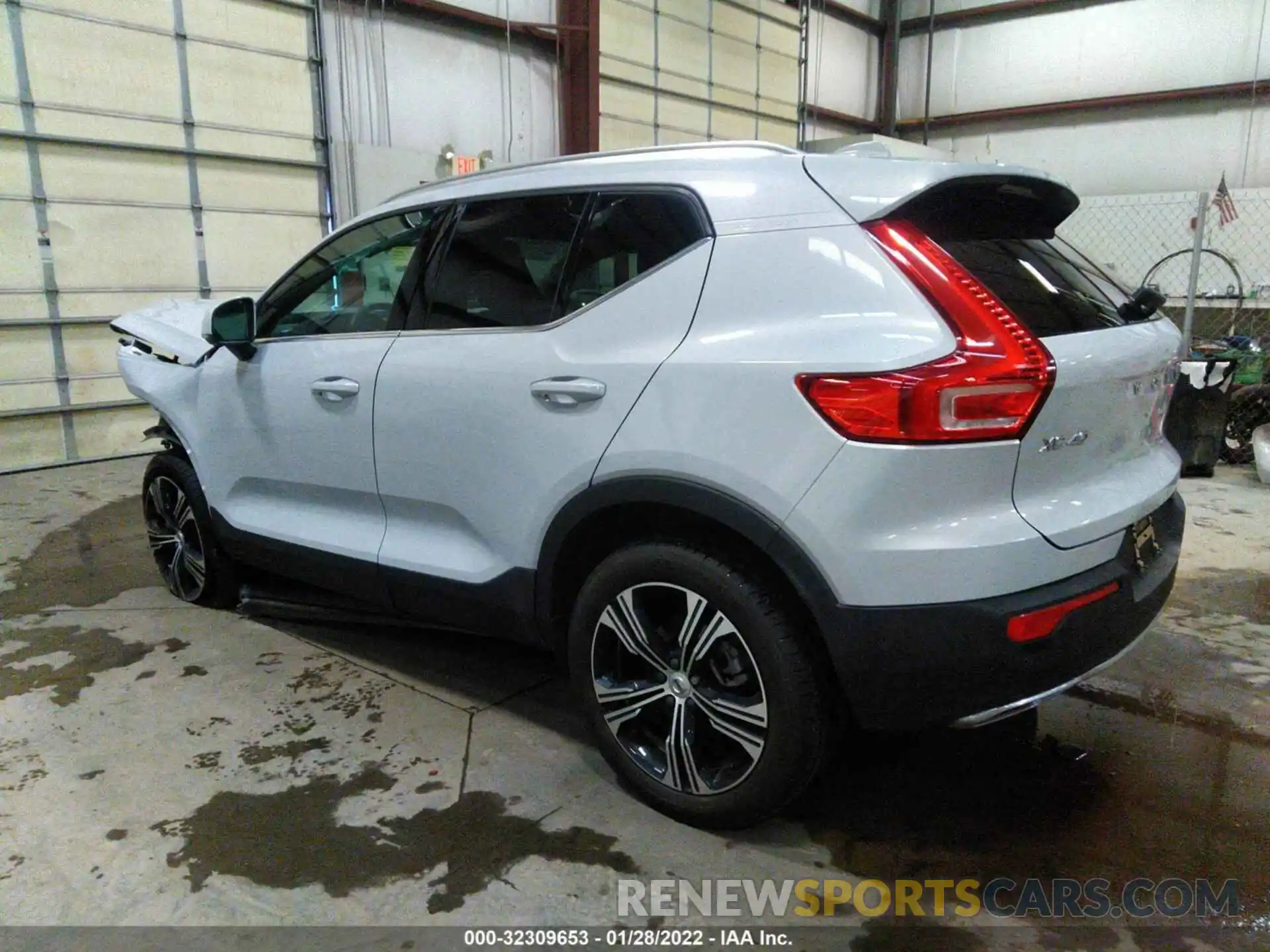 3 Photograph of a damaged car YV4162UL2L2272722 VOLVO XC40 2020