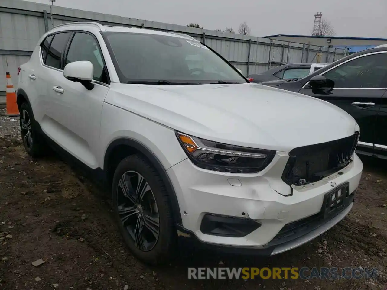 1 Photograph of a damaged car YV4162UL3L2268792 VOLVO XC40 2020