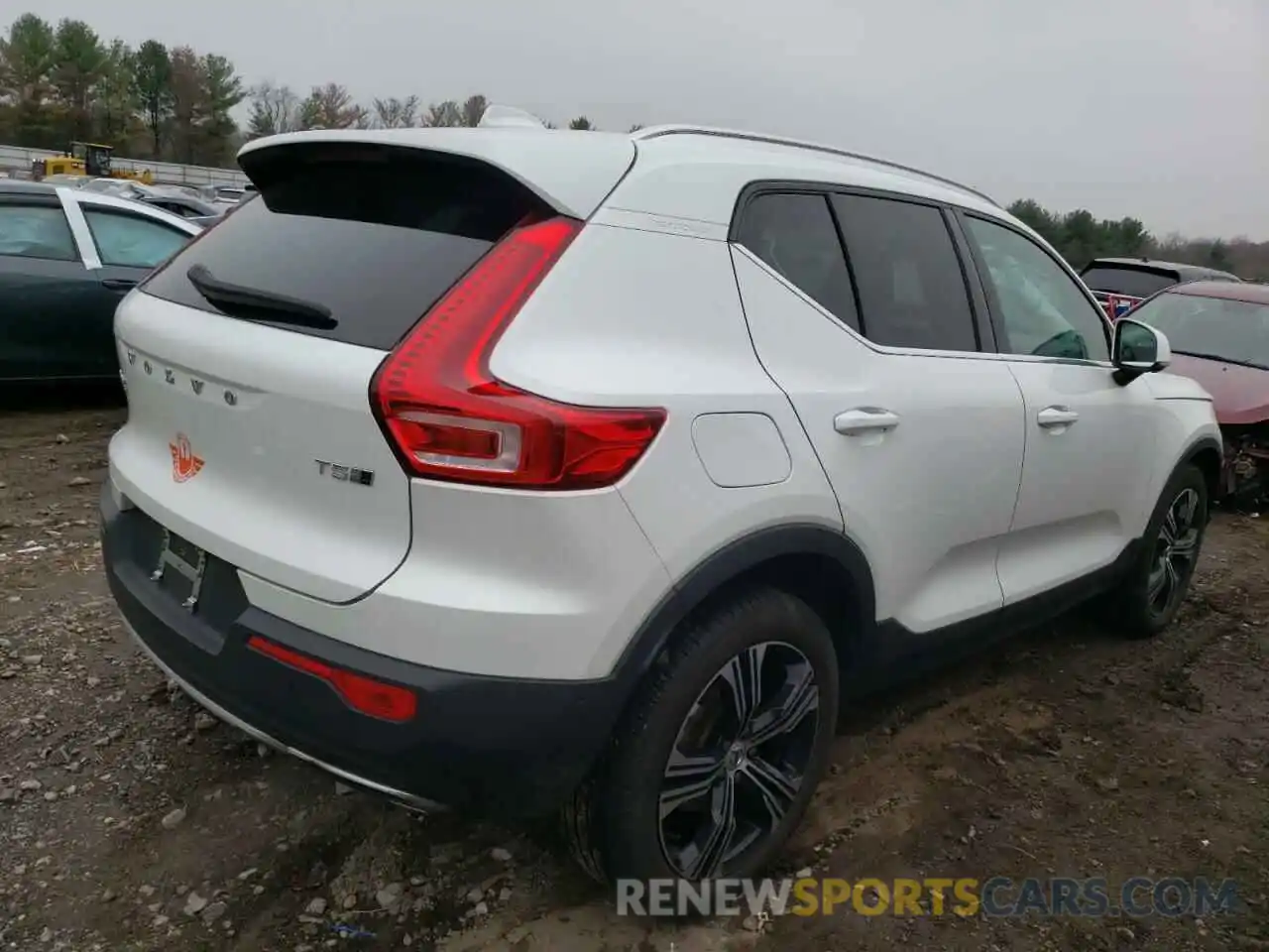 4 Photograph of a damaged car YV4162UL3L2268792 VOLVO XC40 2020