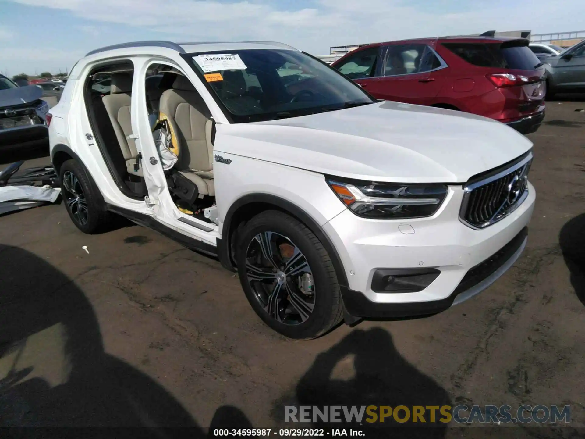 1 Photograph of a damaged car YV4162UL4L2221769 VOLVO XC40 2020